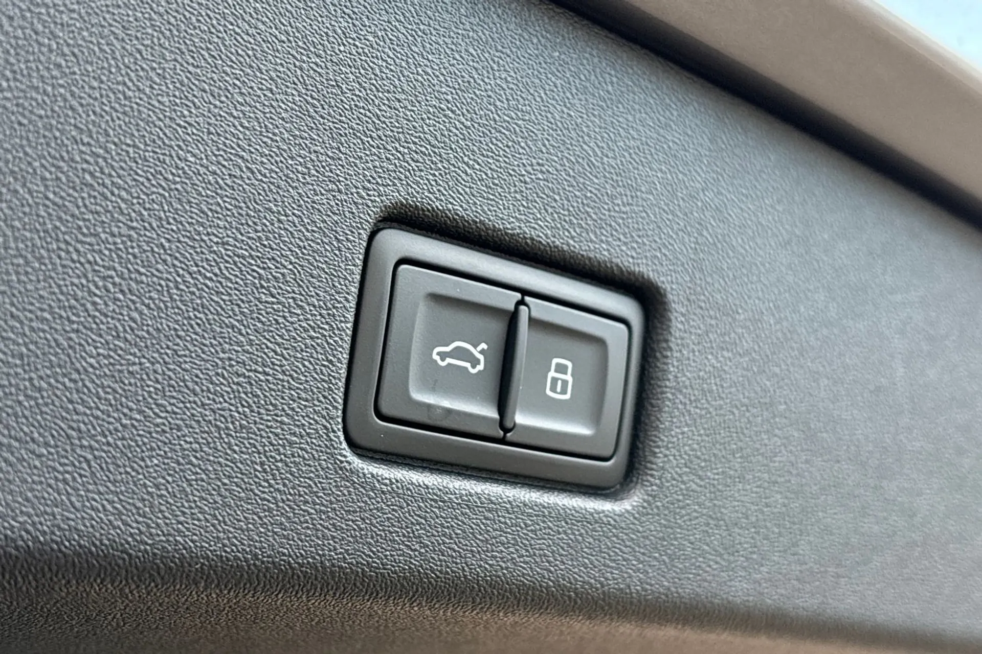 Audi Q4 thumbnail image number 19