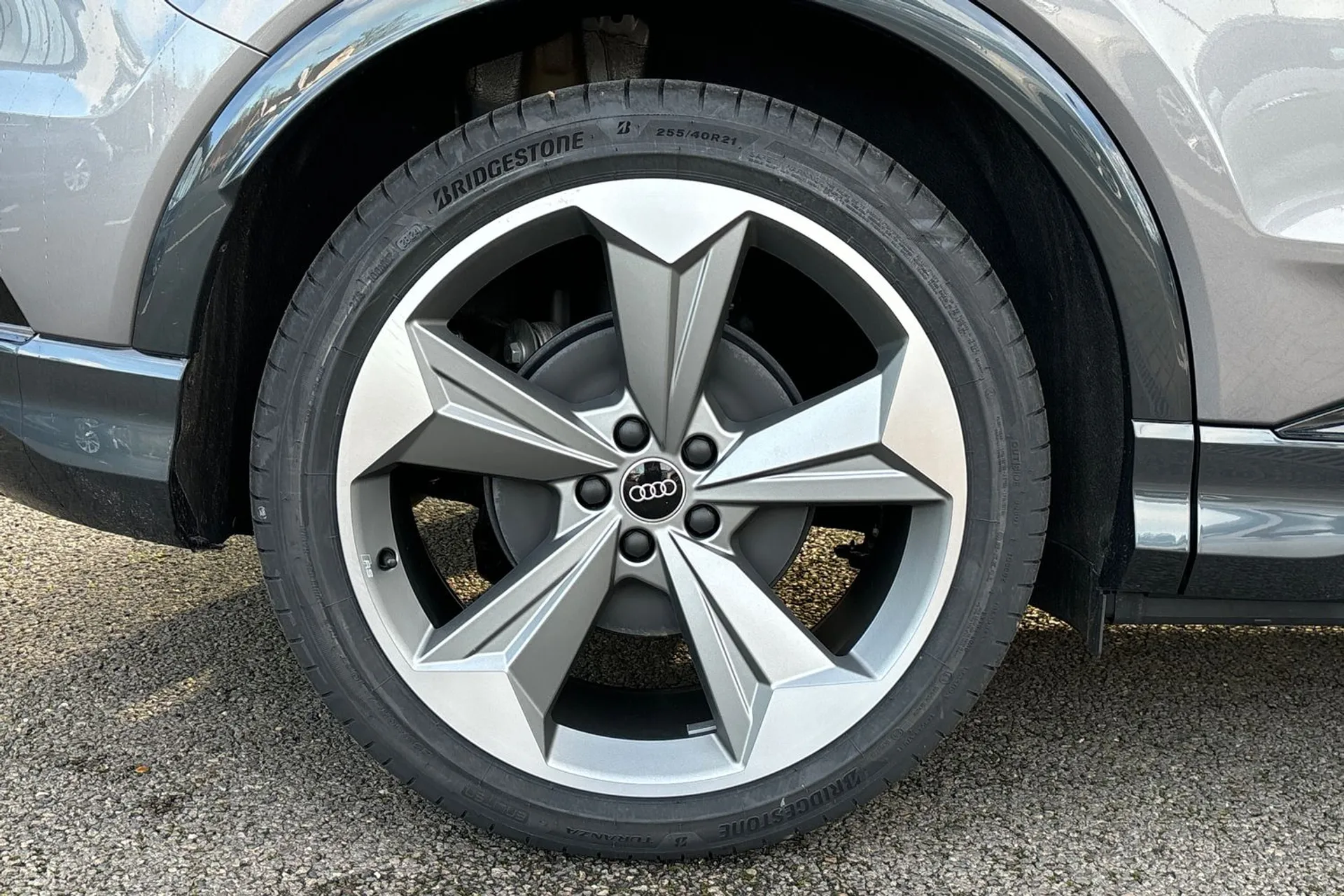 Audi Q4 thumbnail image number 12