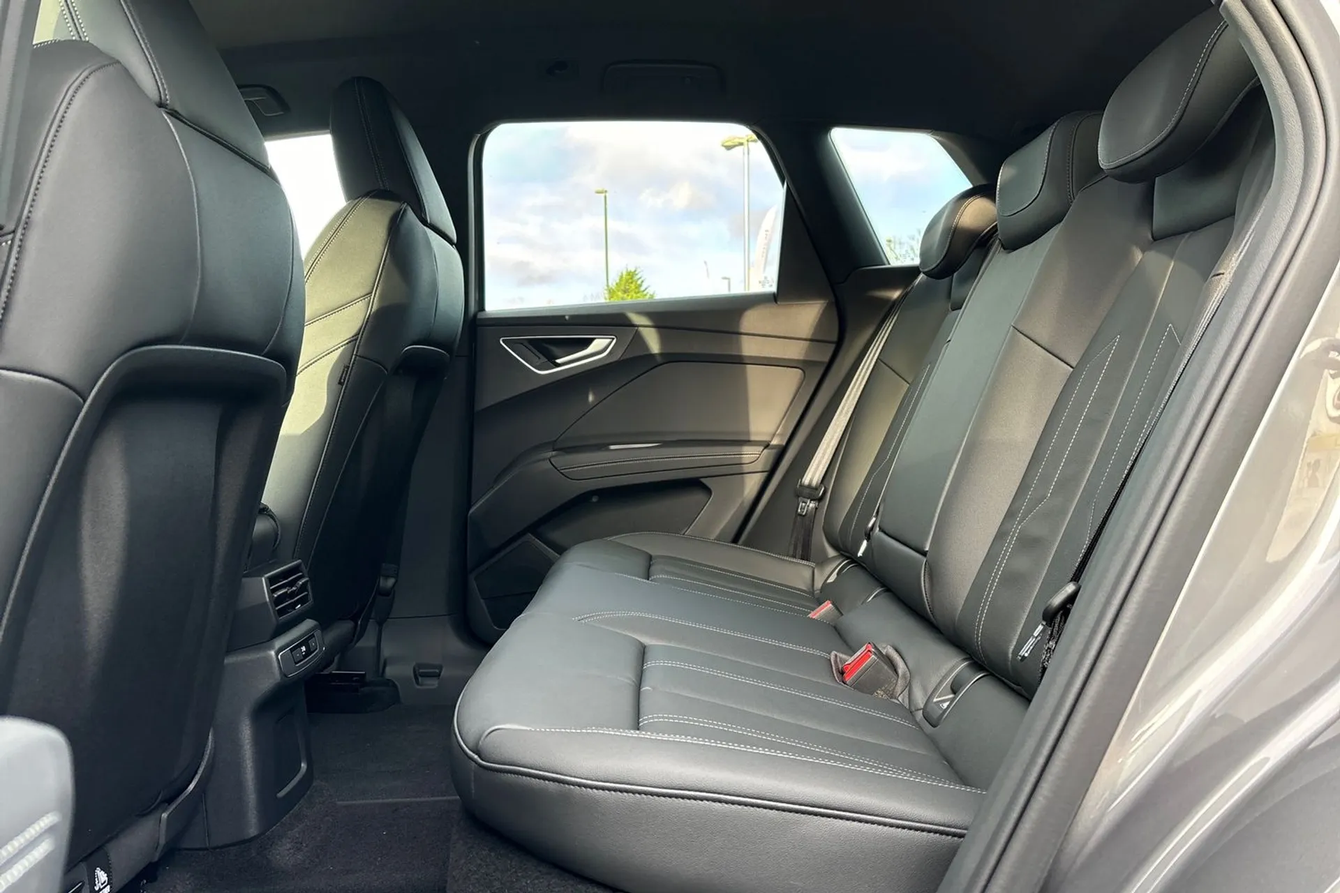 Audi Q4 thumbnail image number 29