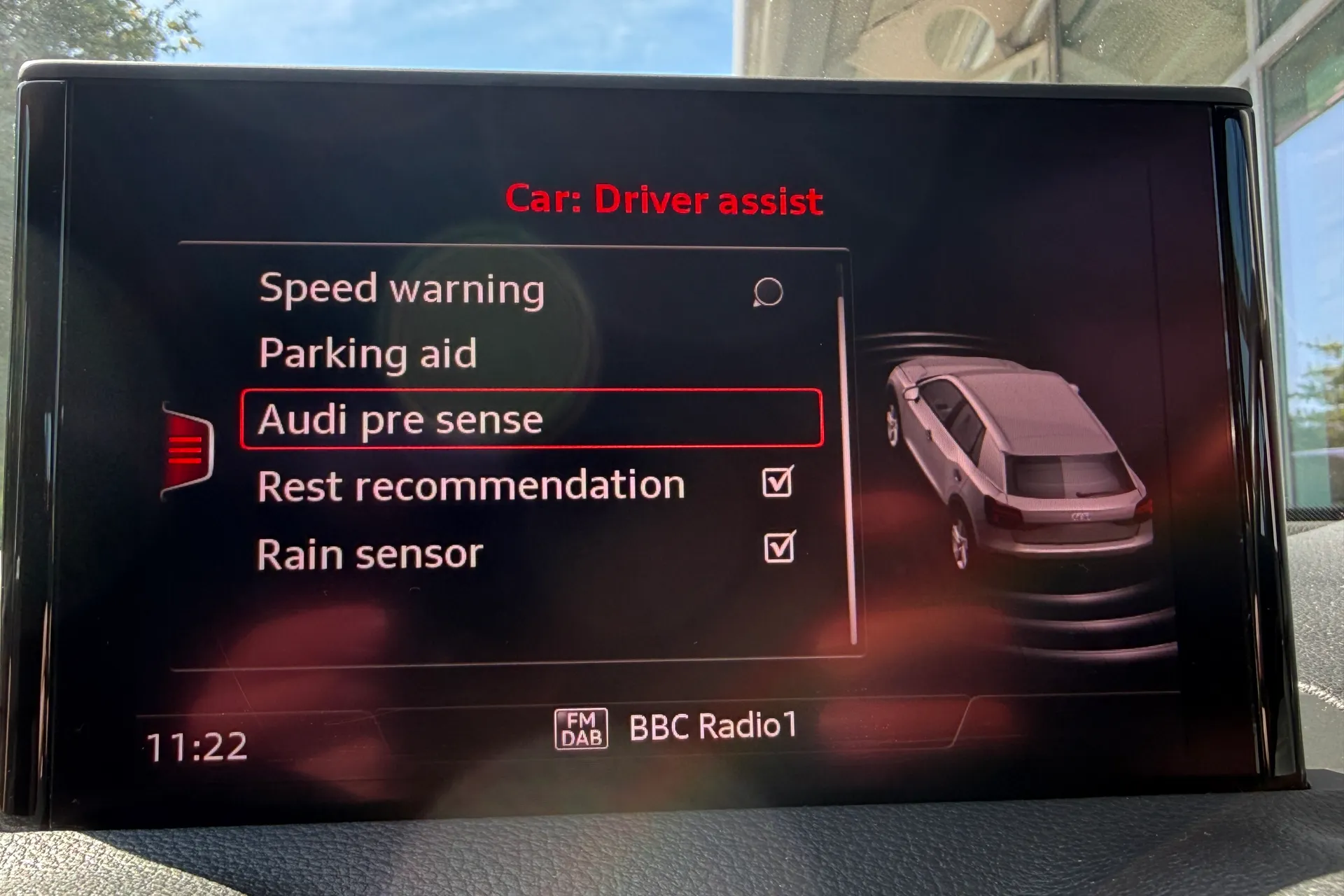 Audi Q2 thumbnail image number 21