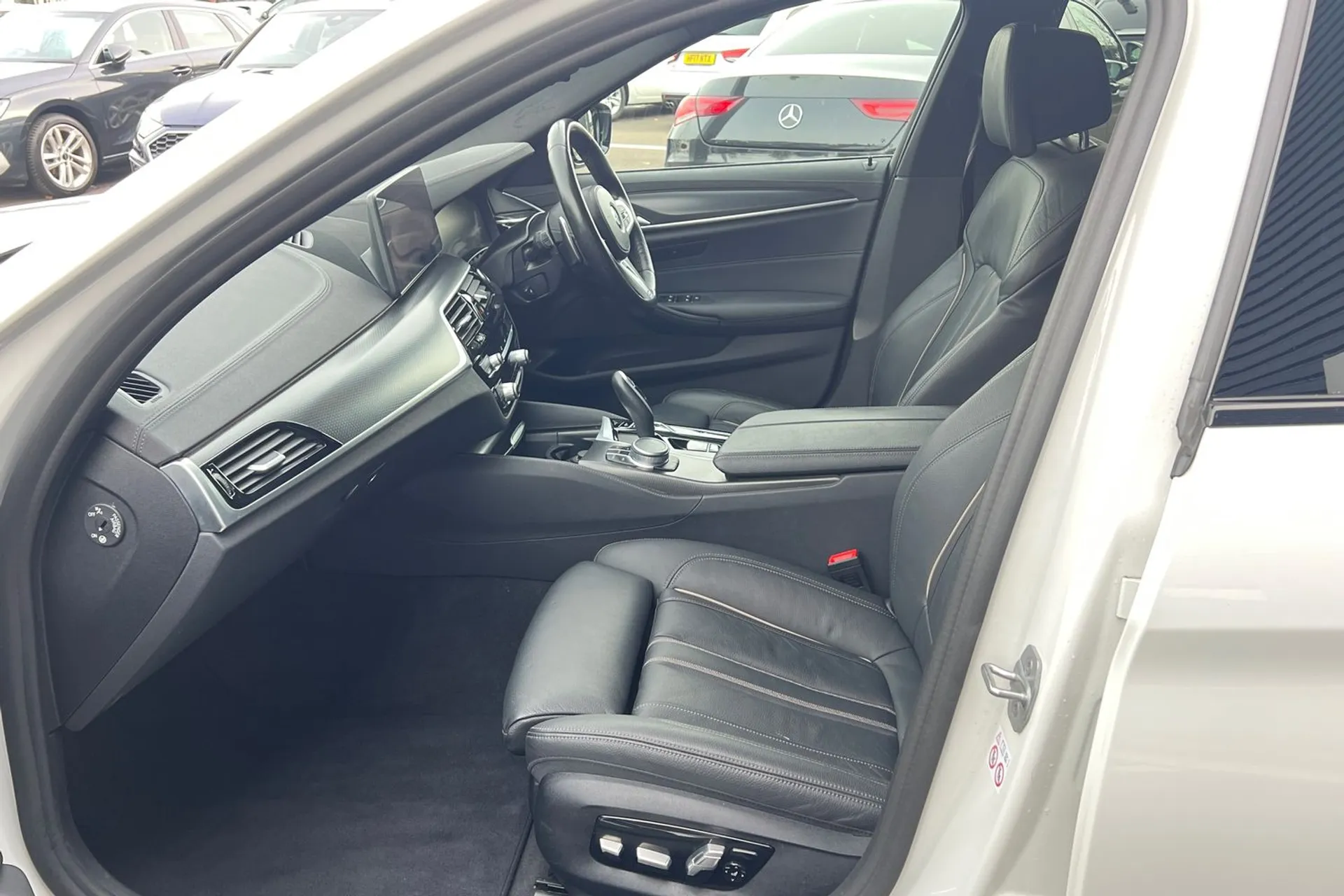 BMW 5 SERIES thumbnail image number 26