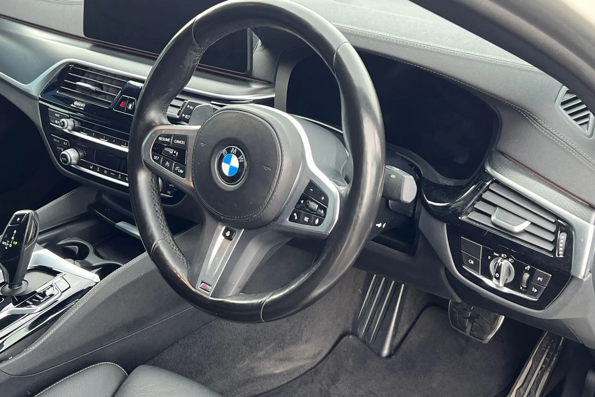 BMW 5 SERIES thumbnail image number 24