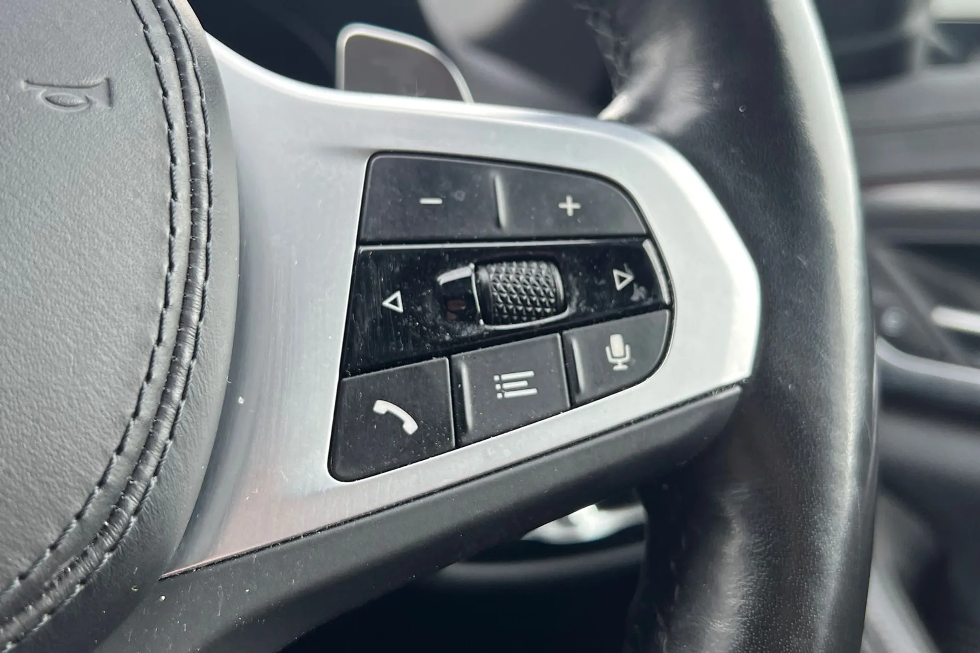 BMW 5 SERIES thumbnail image number 35