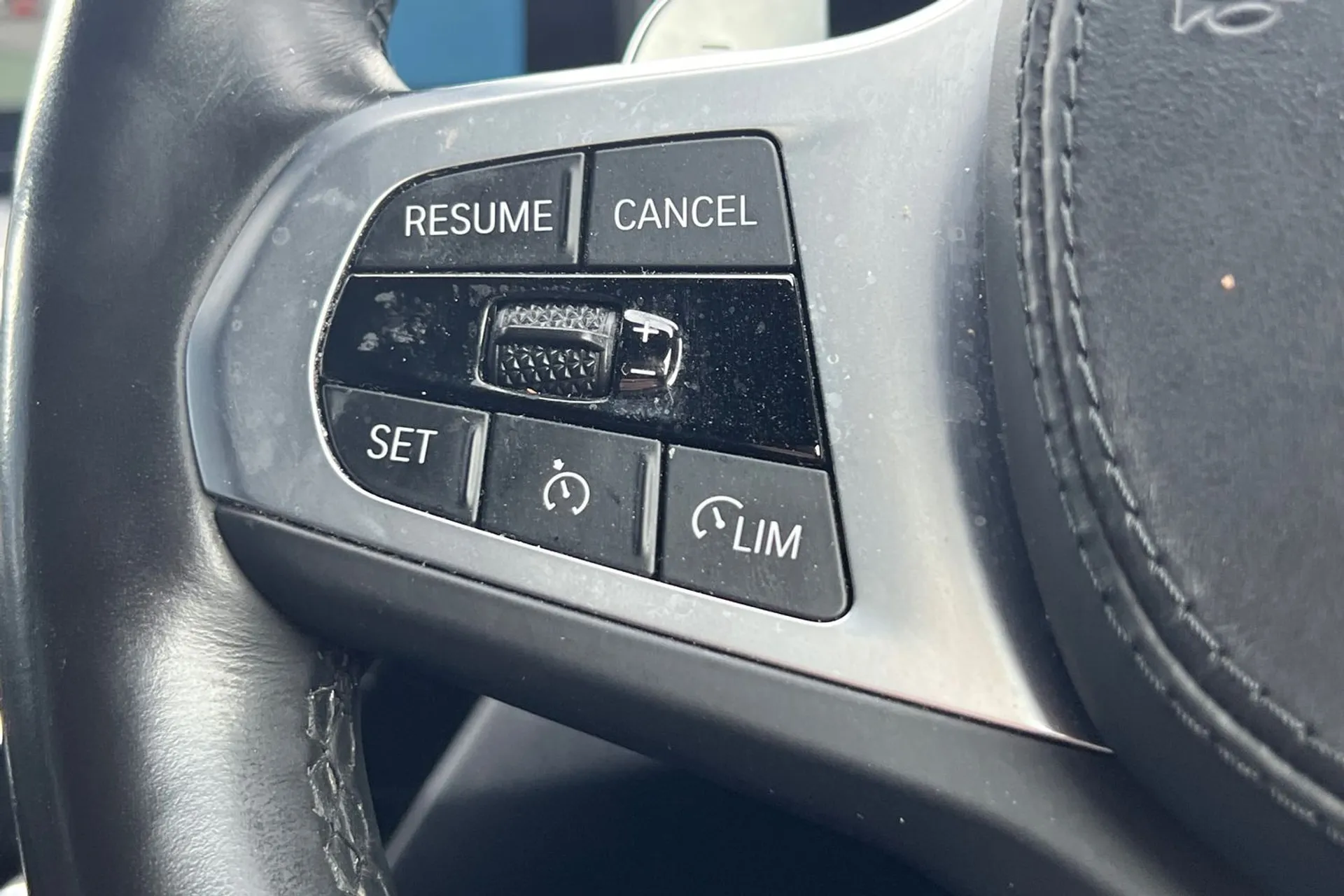 BMW 5 SERIES thumbnail image number 34