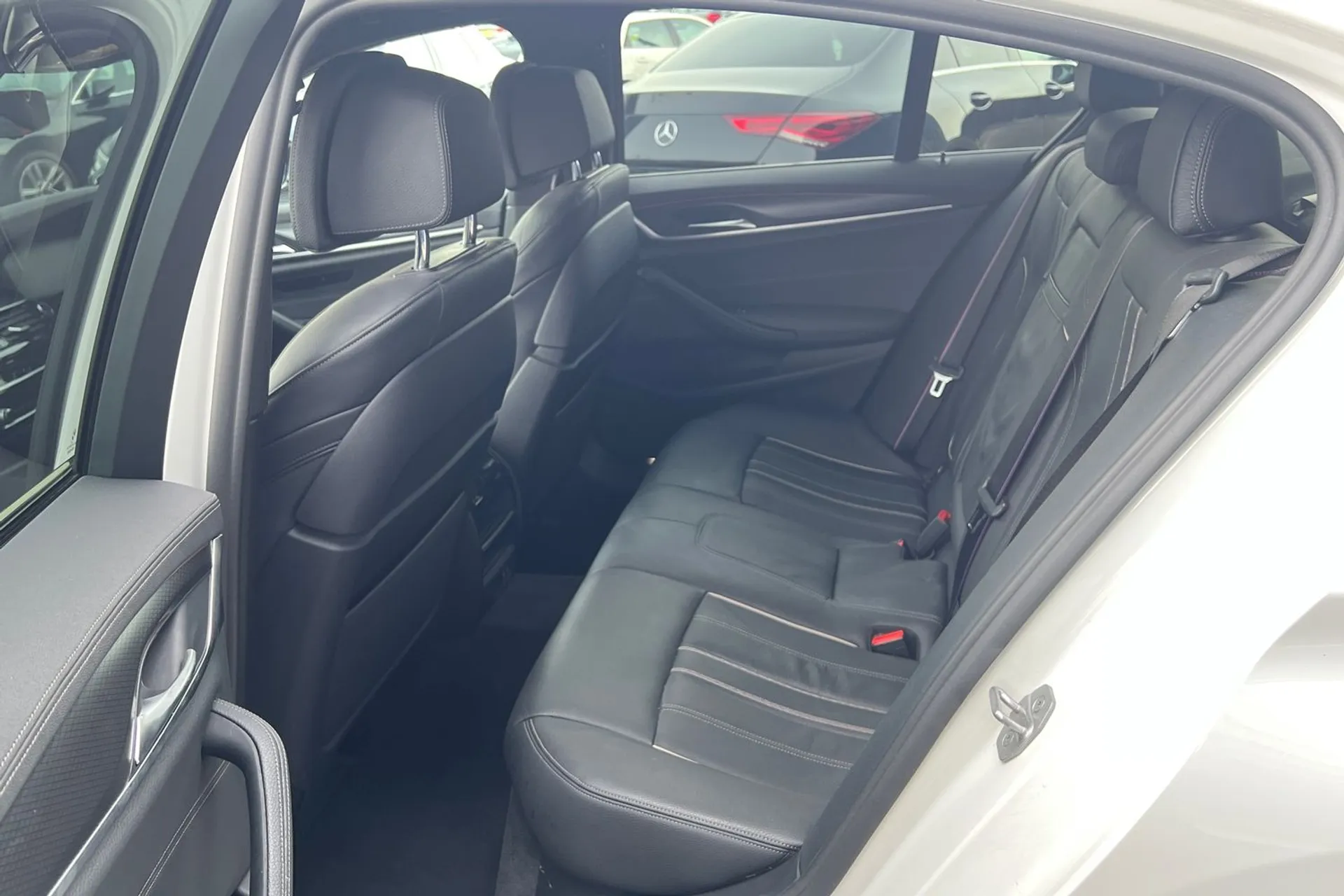 BMW 5 SERIES thumbnail image number 28