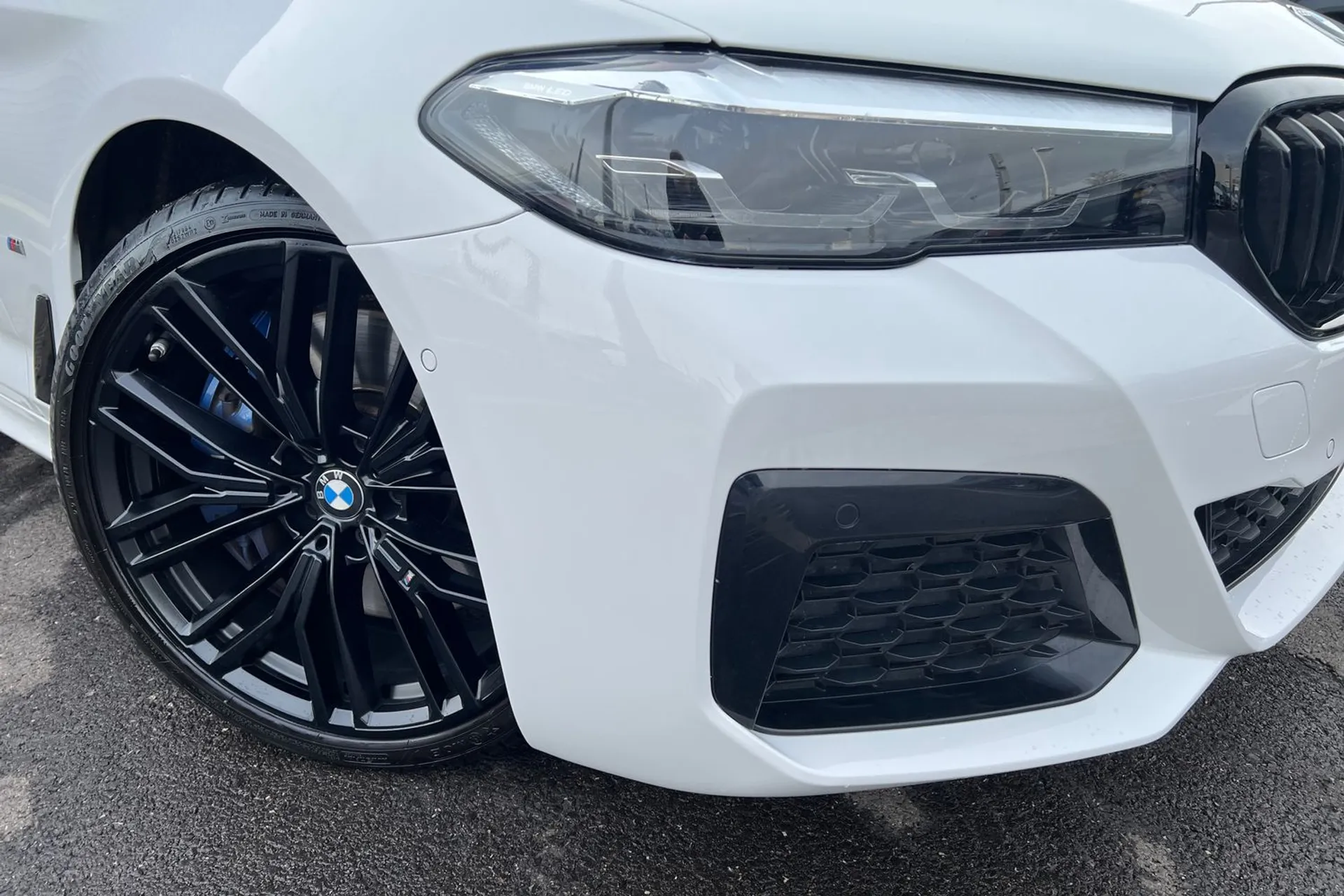BMW 5 SERIES thumbnail image number 4