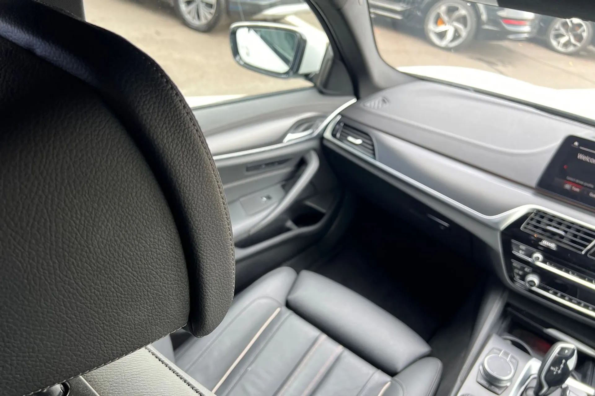 BMW 5 SERIES thumbnail image number 30