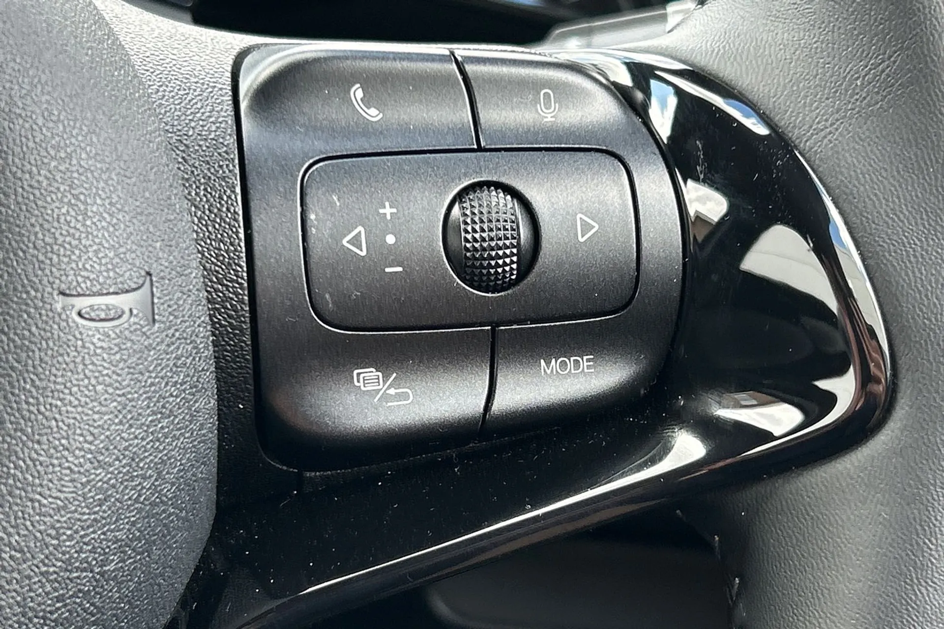 BYD DOLPHIN thumbnail image number 38