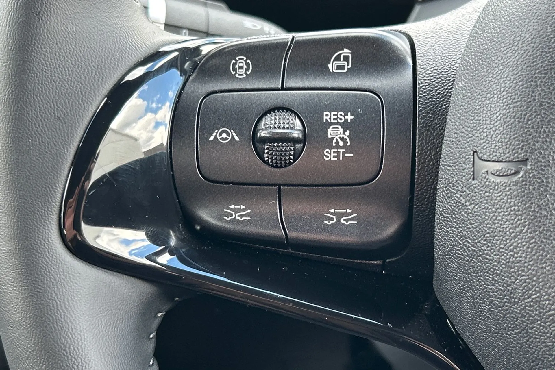 BYD DOLPHIN thumbnail image number 36