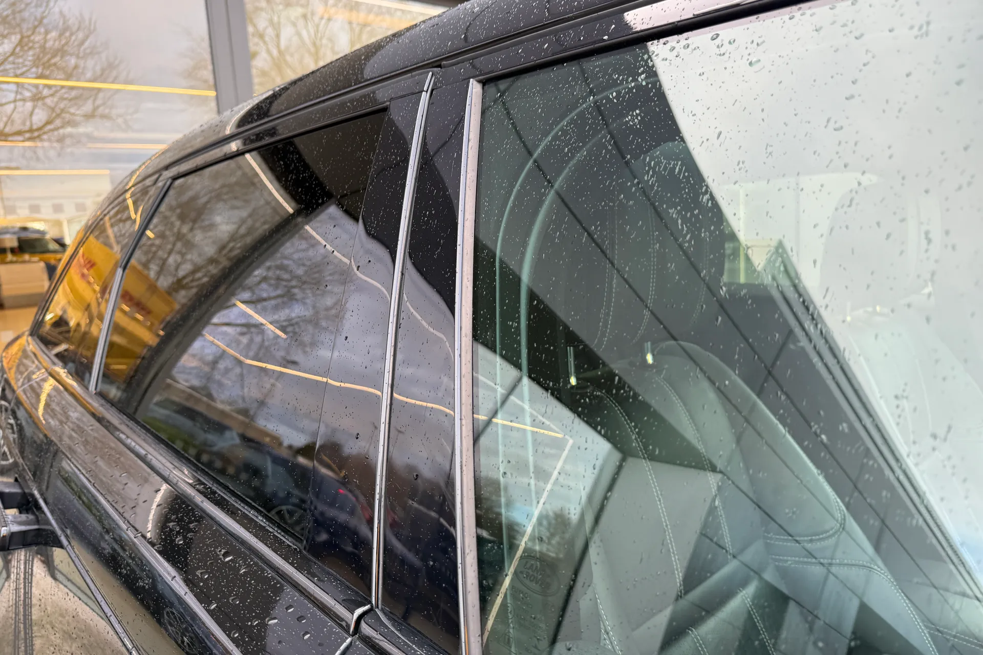 LAND ROVER RANGE ROVER VELAR thumbnail image number 24