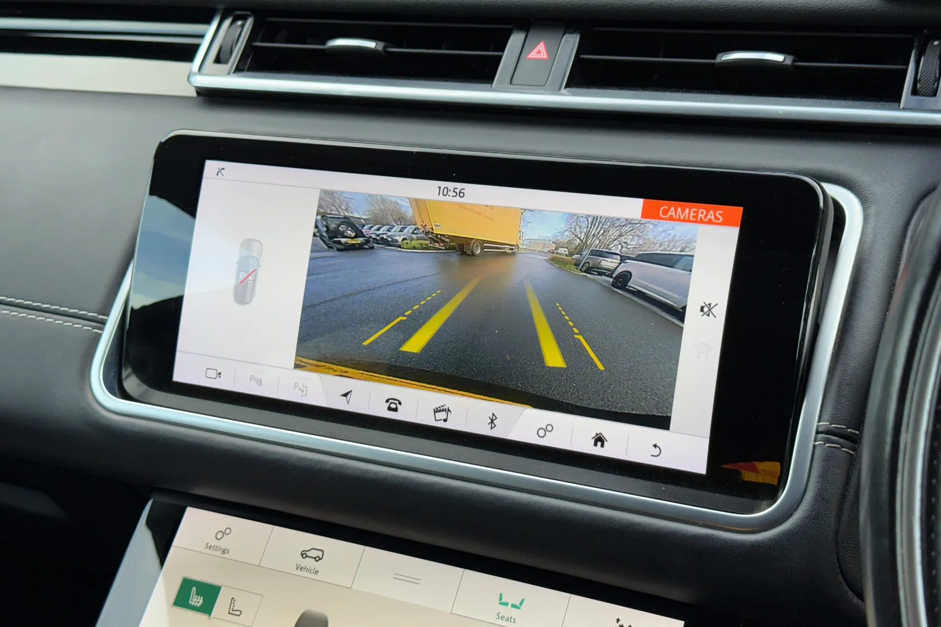 LAND ROVER RANGE ROVER VELAR thumbnail image number 4