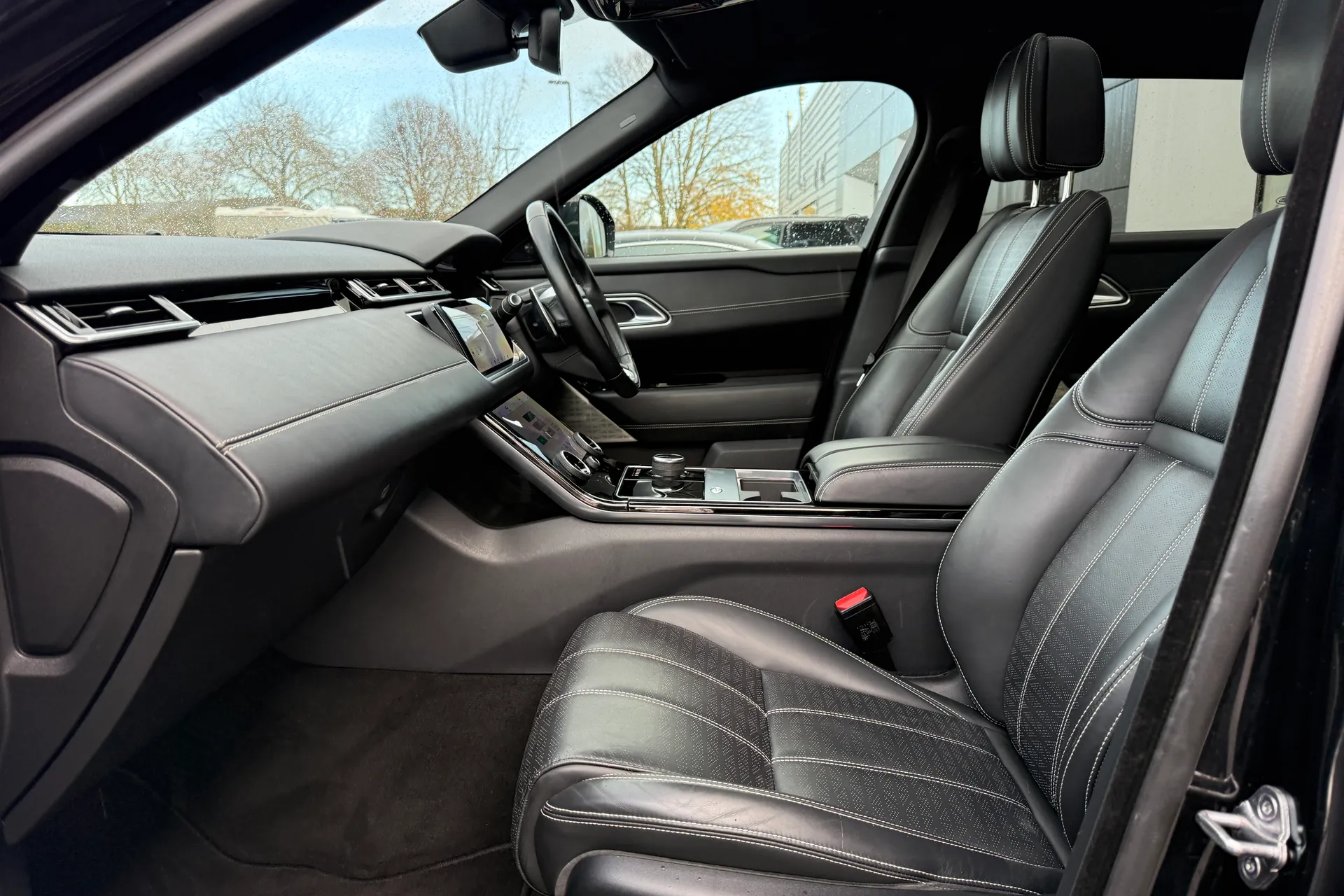 LAND ROVER RANGE ROVER VELAR thumbnail image number 10