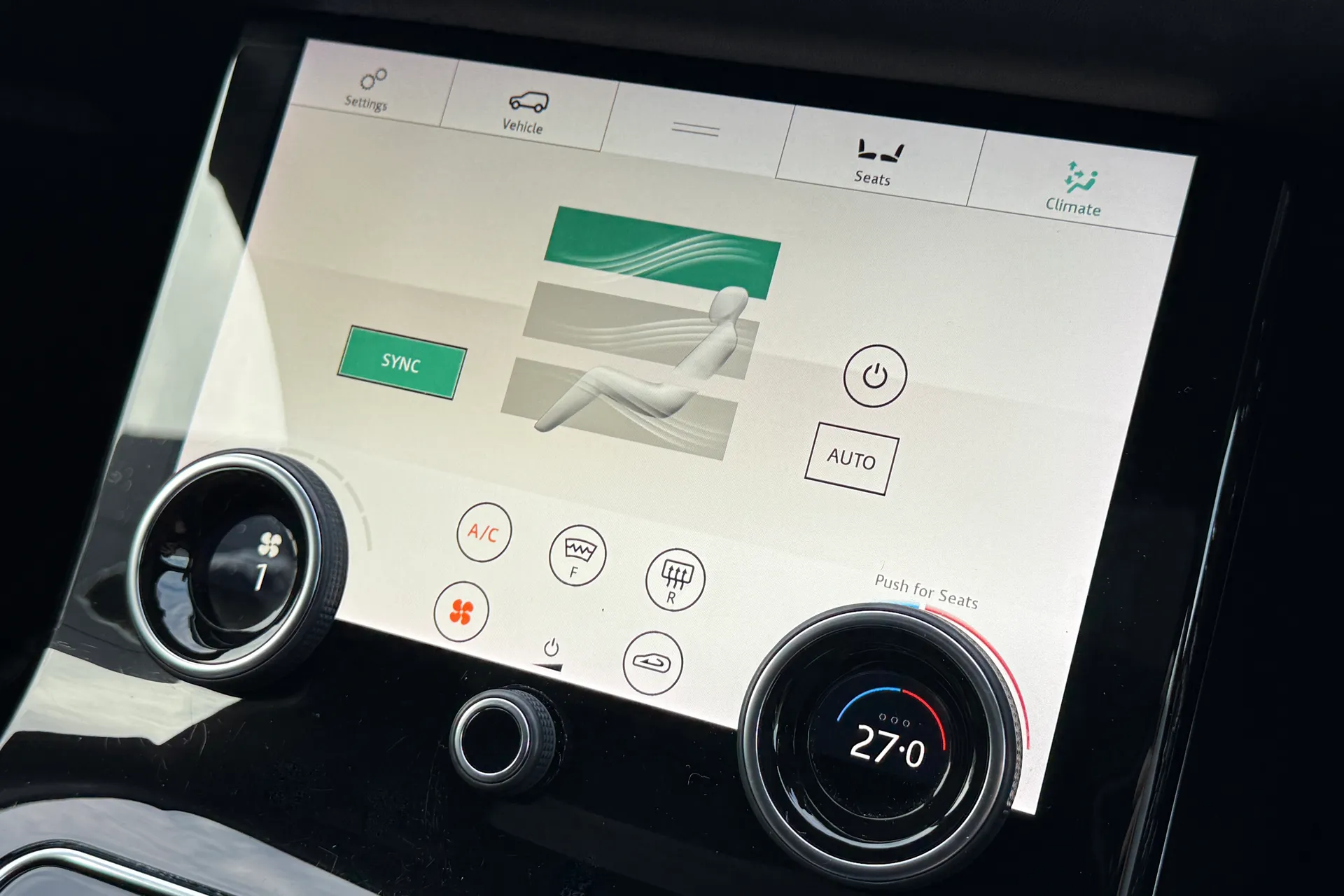 LAND ROVER RANGE ROVER VELAR thumbnail image number 16