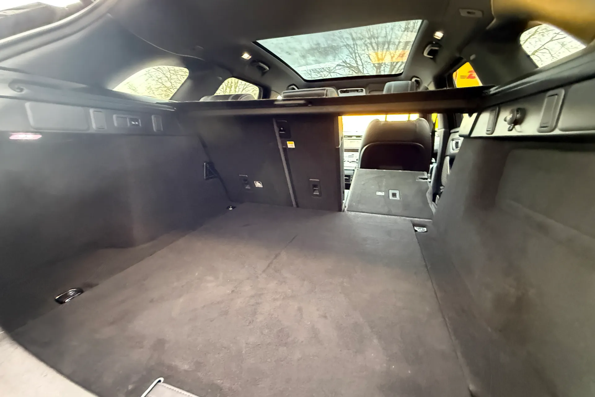 LAND ROVER RANGE ROVER VELAR thumbnail image number 42