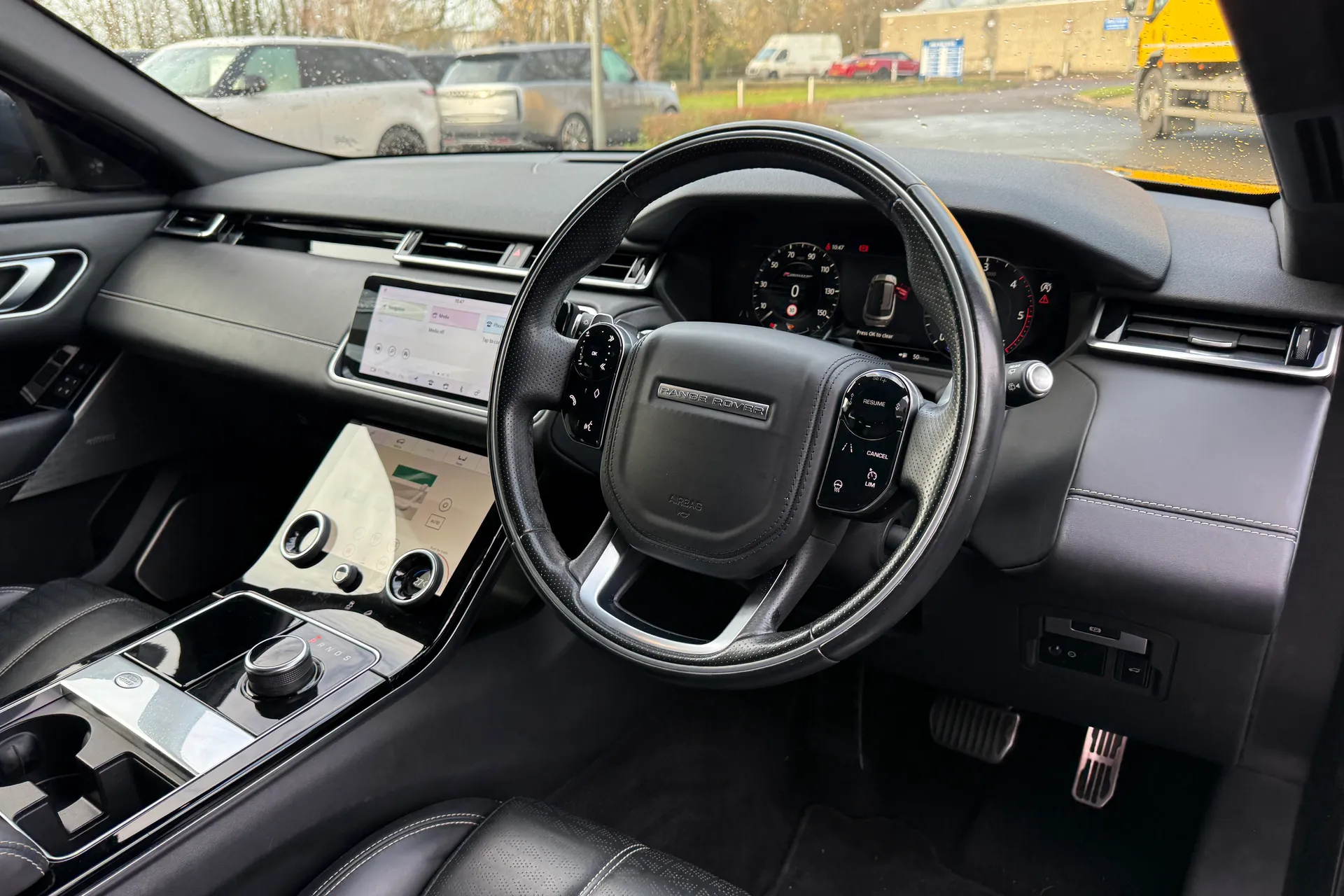 LAND ROVER RANGE ROVER VELAR thumbnail image number 31