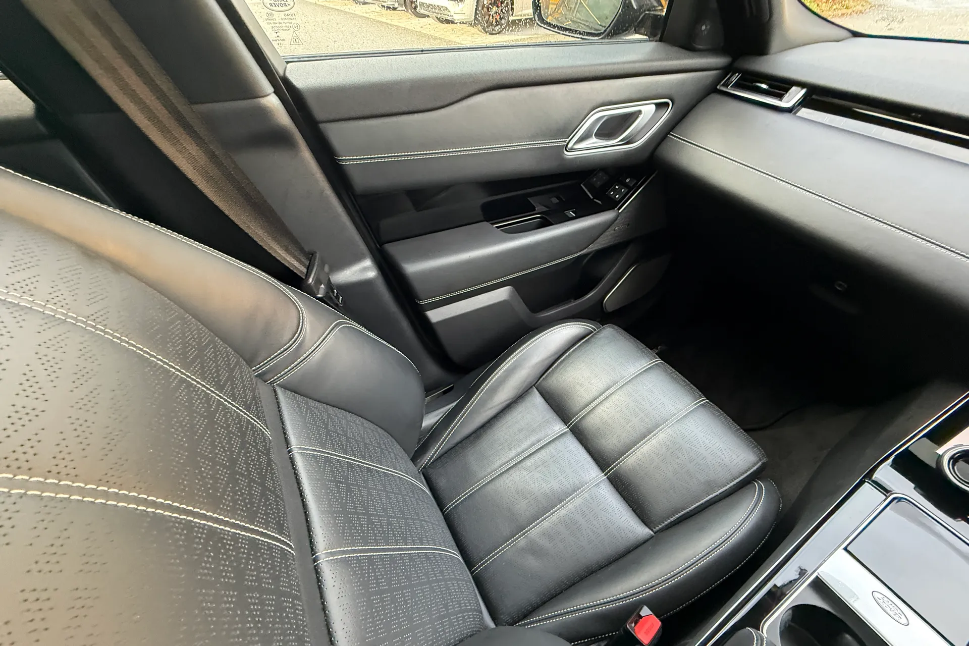 LAND ROVER RANGE ROVER VELAR thumbnail image number 12