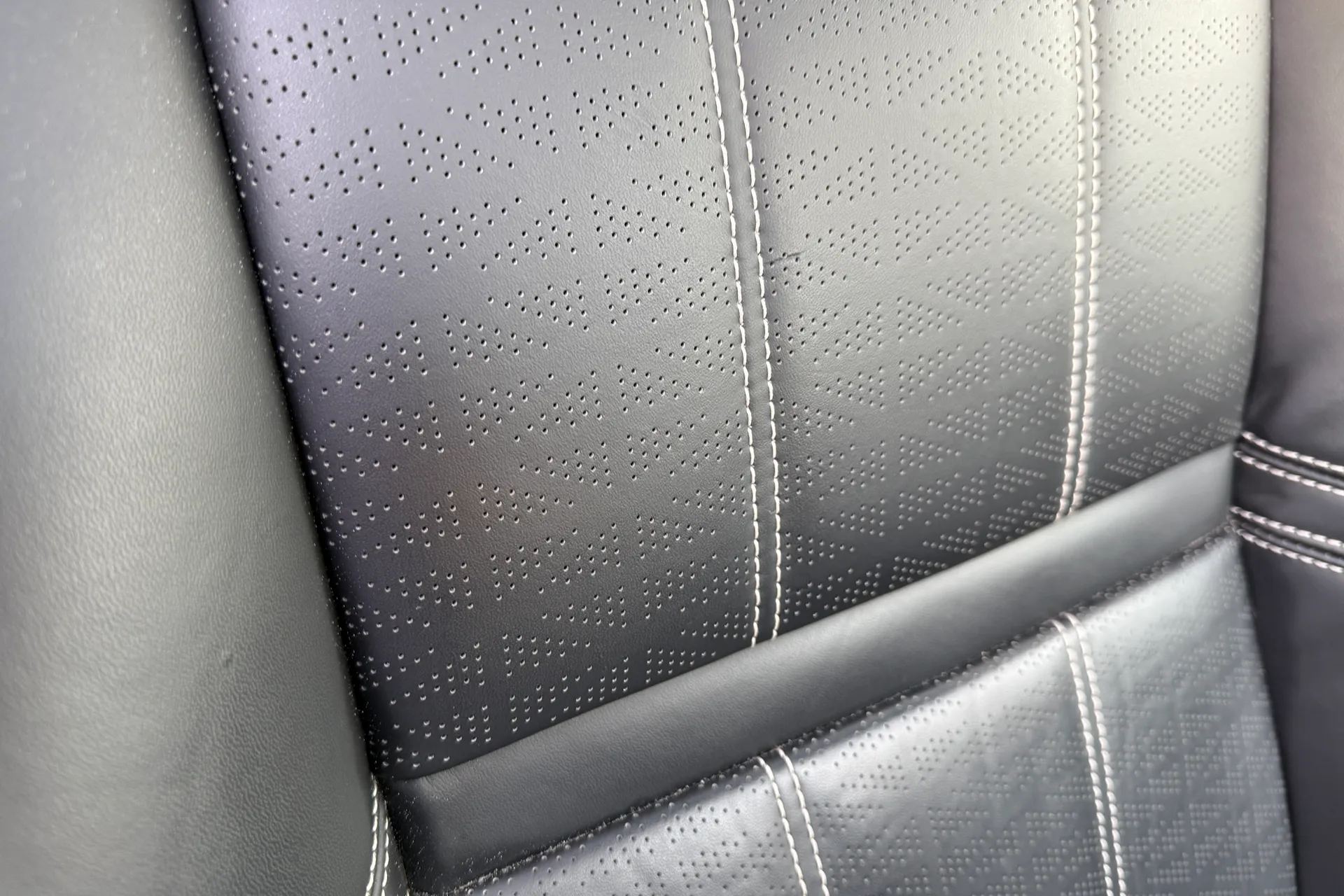 LAND ROVER RANGE ROVER VELAR thumbnail image number 33