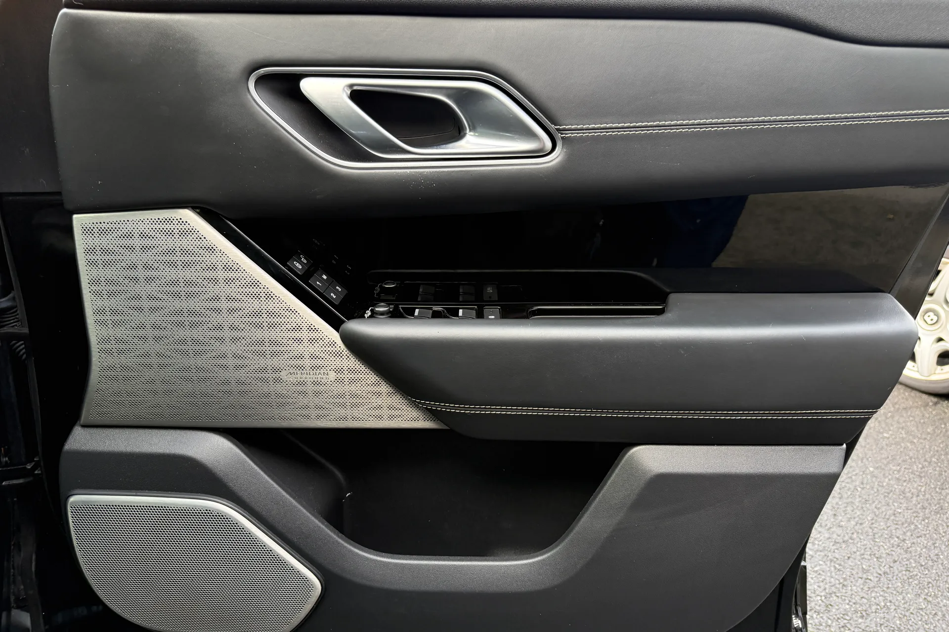 LAND ROVER RANGE ROVER VELAR thumbnail image number 49