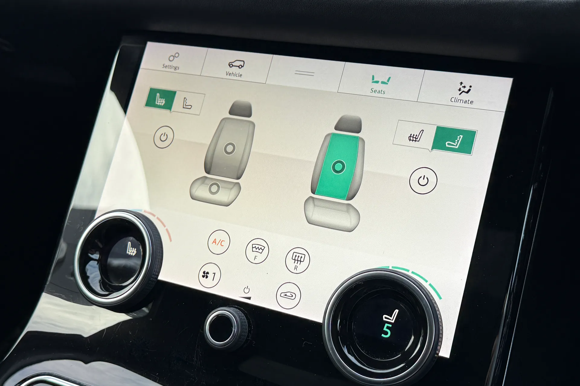 LAND ROVER RANGE ROVER VELAR thumbnail image number 18