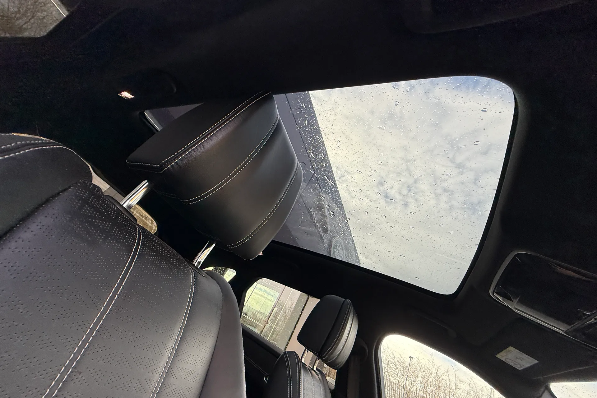 LAND ROVER RANGE ROVER VELAR thumbnail image number 35