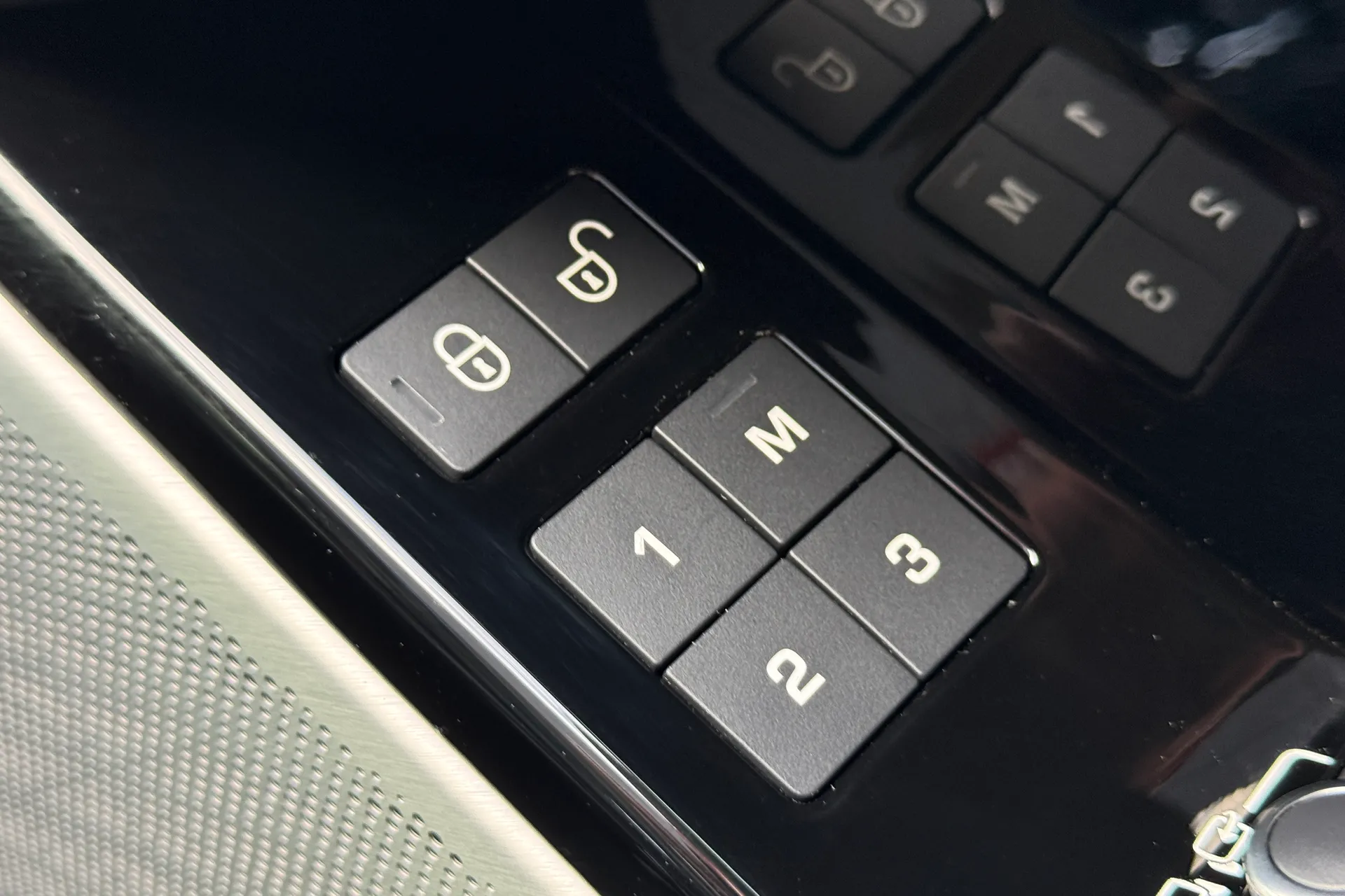 LAND ROVER RANGE ROVER VELAR thumbnail image number 50