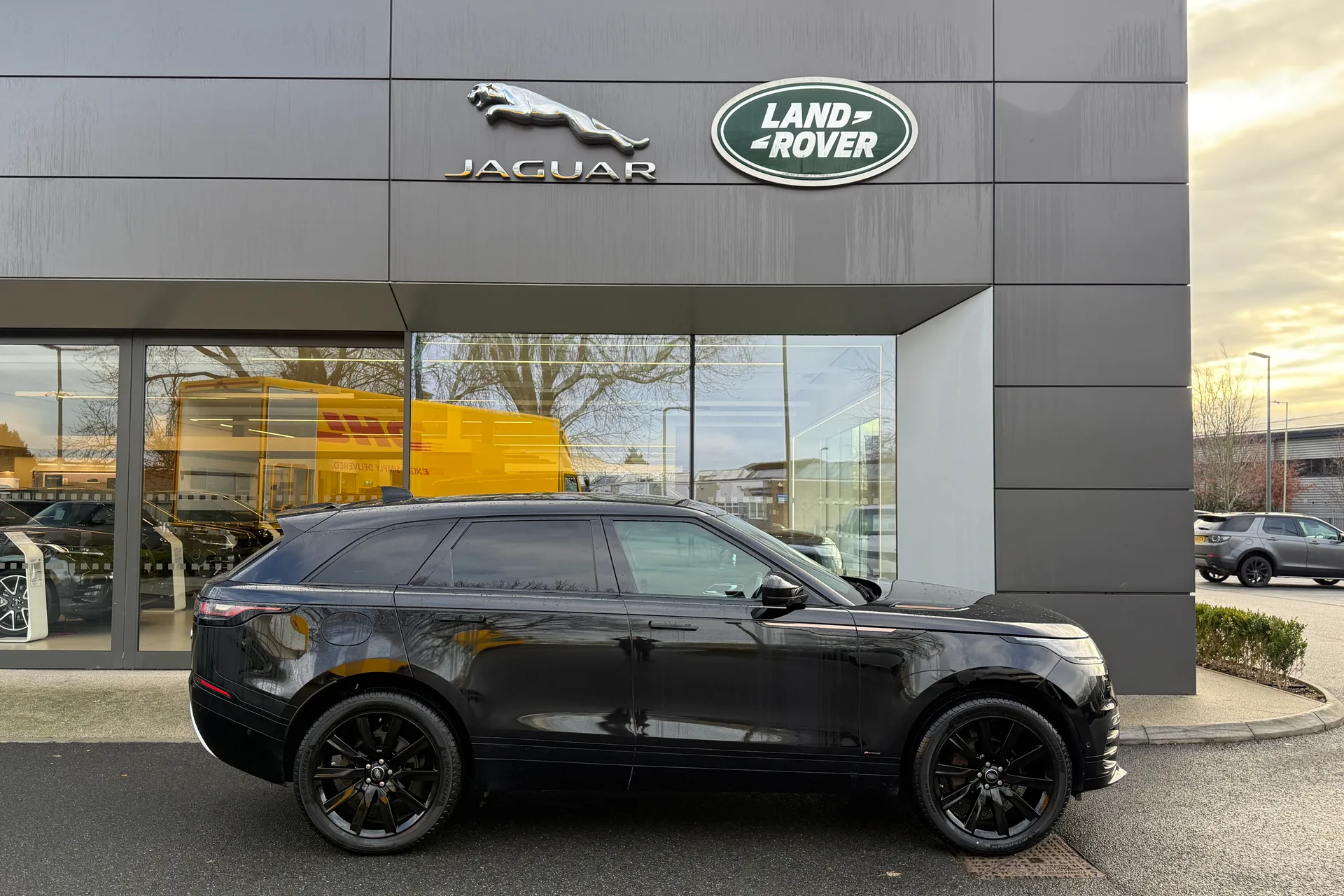 LAND ROVER RANGE ROVER VELAR thumbnail image number 2