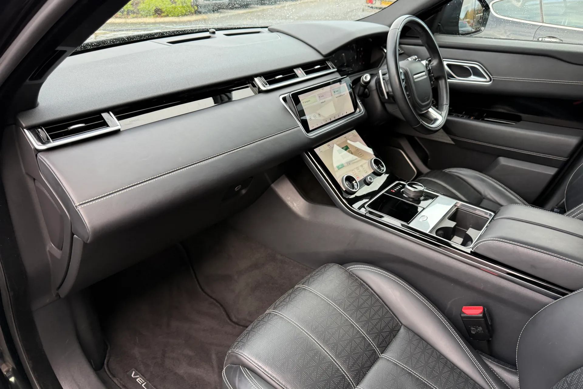 LAND ROVER RANGE ROVER VELAR thumbnail image number 46