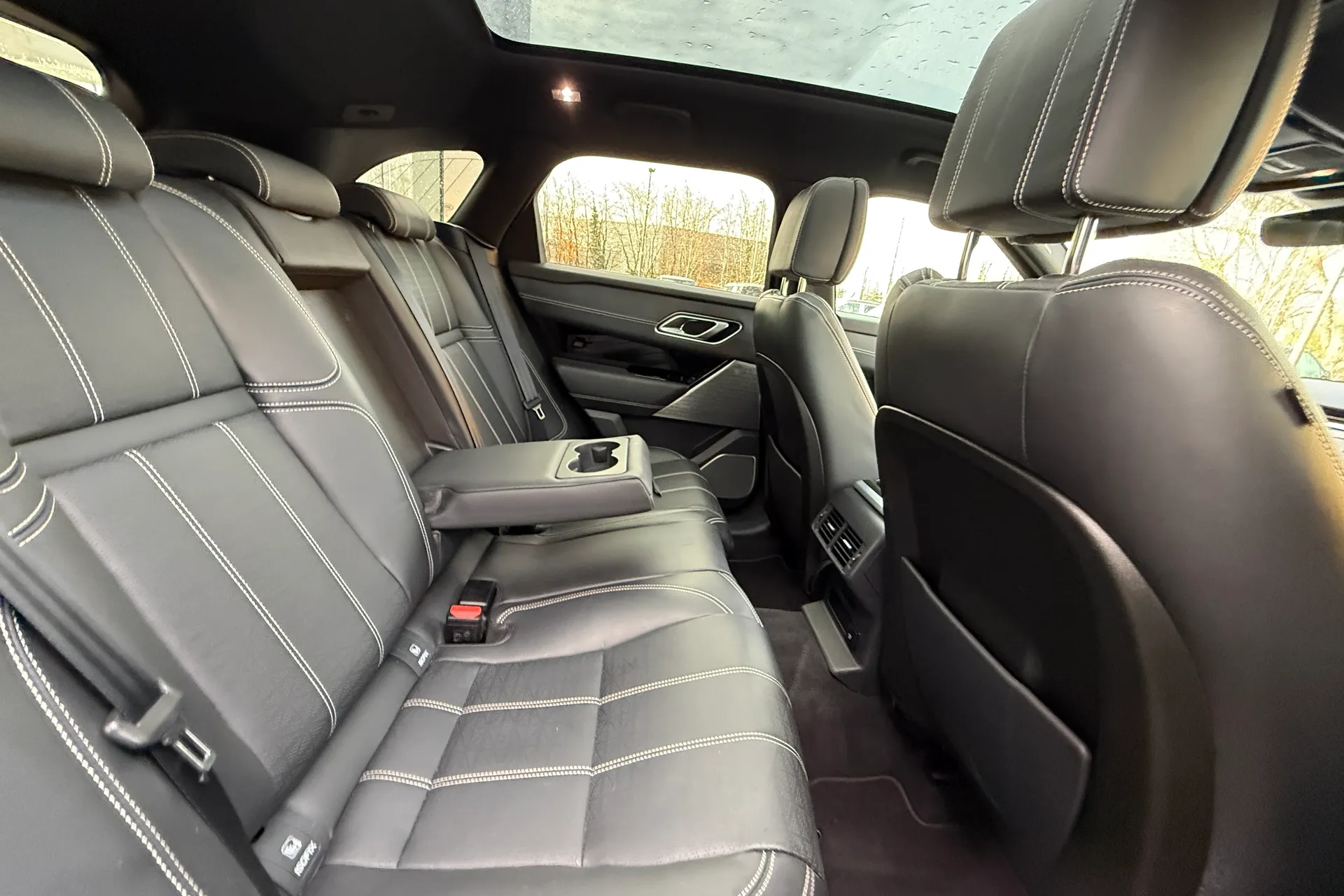 LAND ROVER RANGE ROVER VELAR thumbnail image number 39