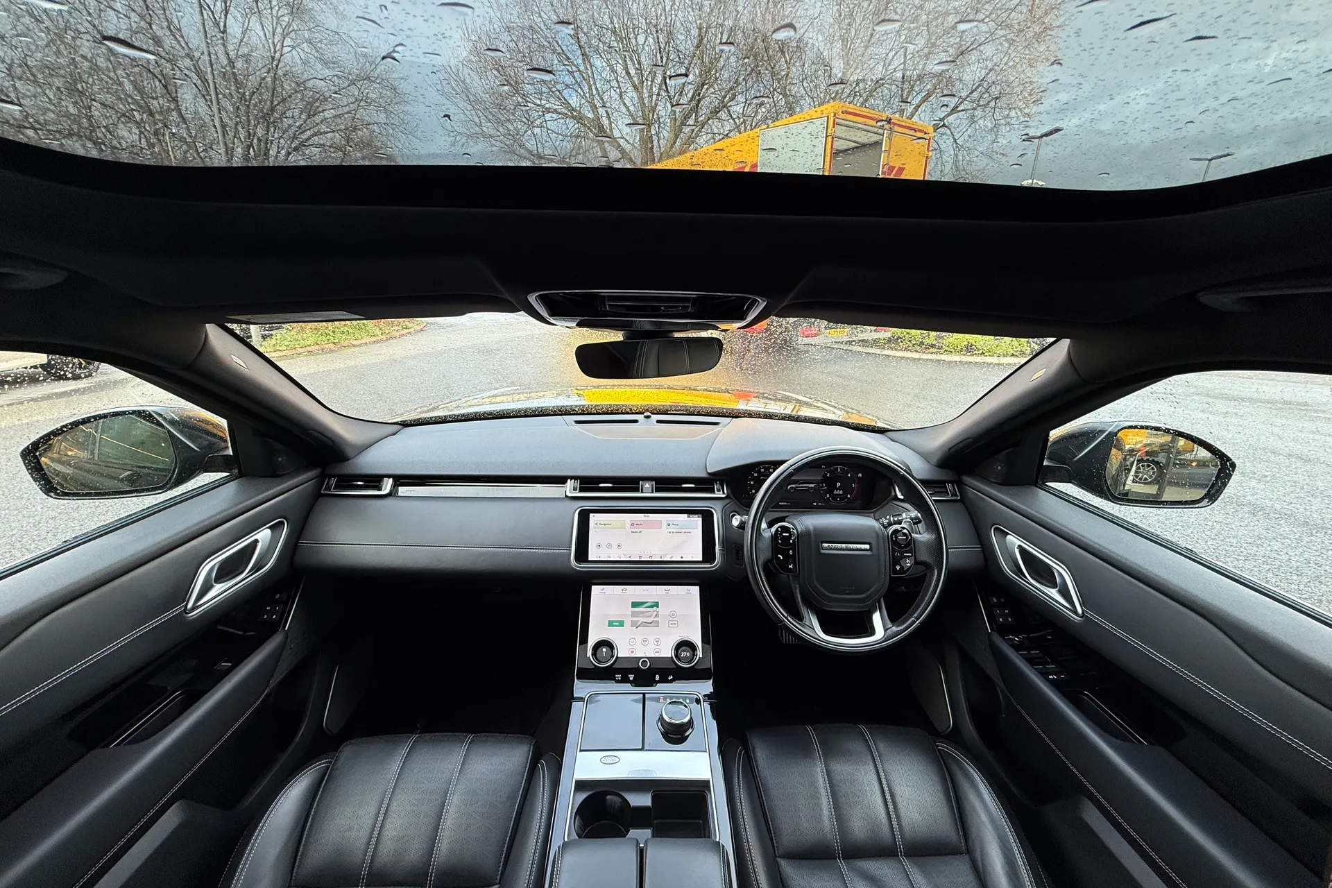 LAND ROVER RANGE ROVER VELAR thumbnail image number 3