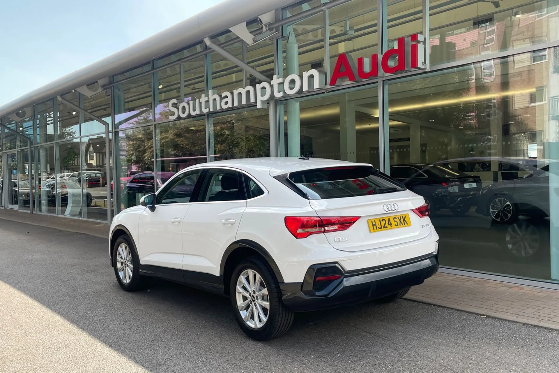 Audi Q3 thumbnail image number 7