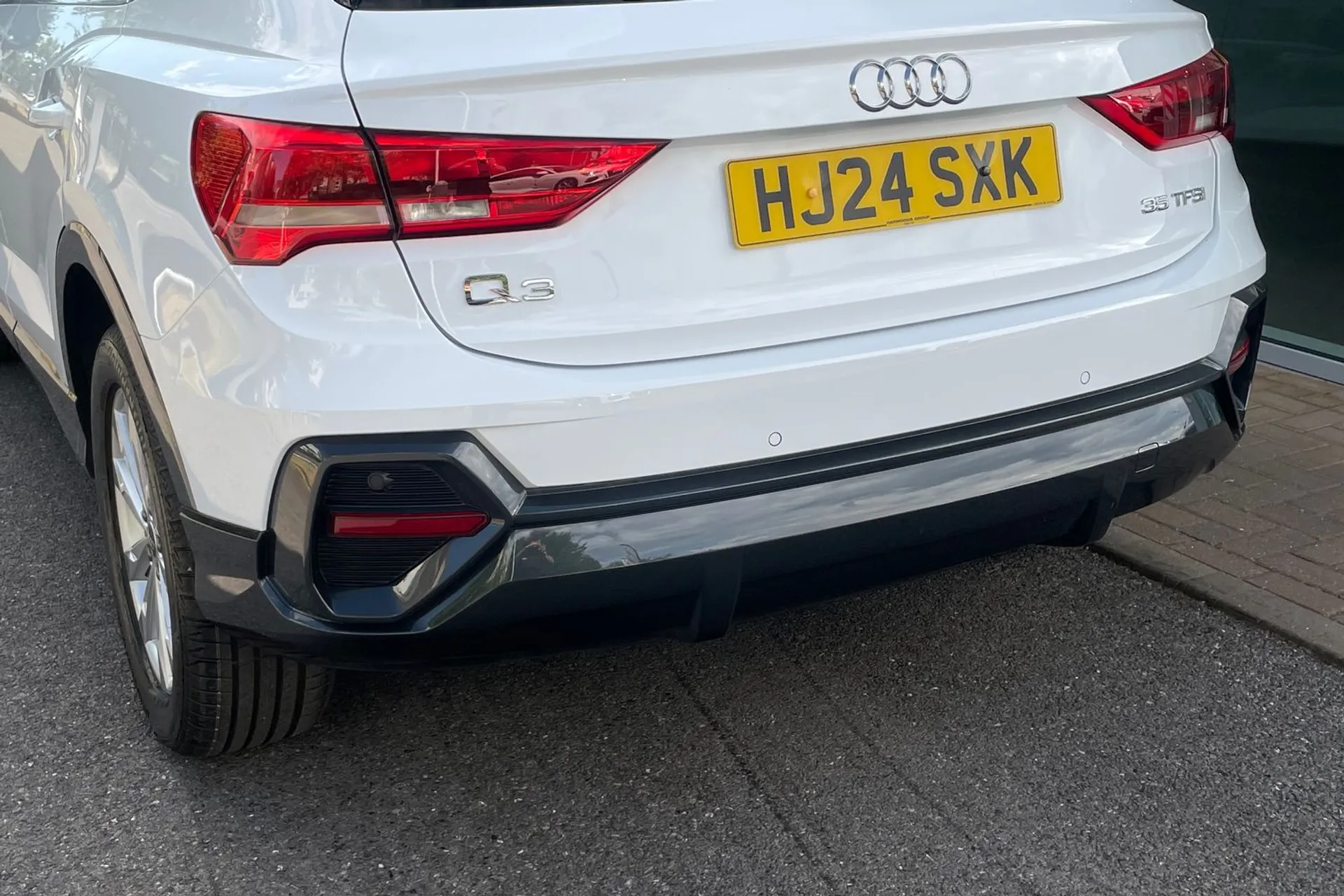 Audi Q3 thumbnail image number 16