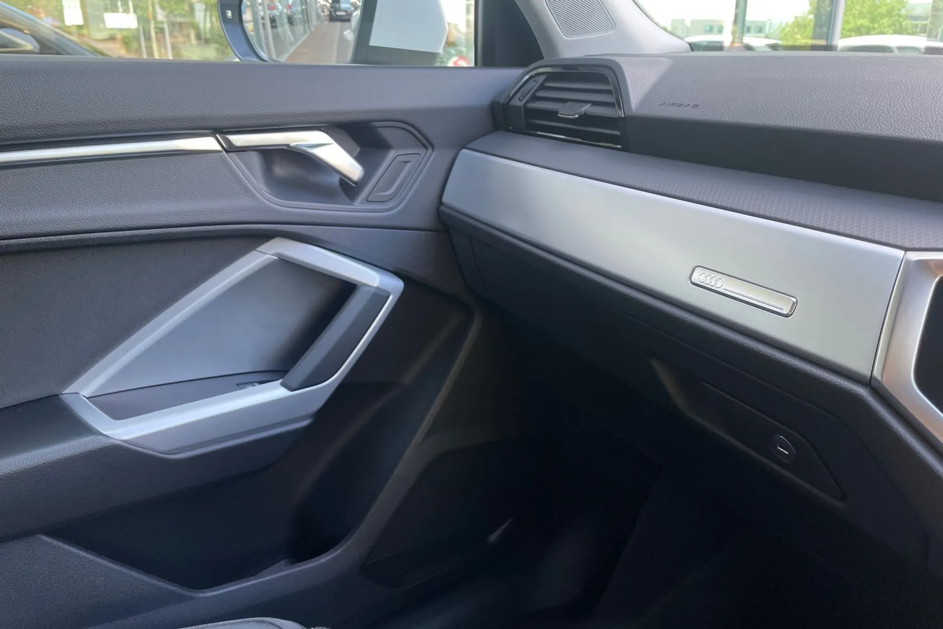 Audi Q3 thumbnail image number 39
