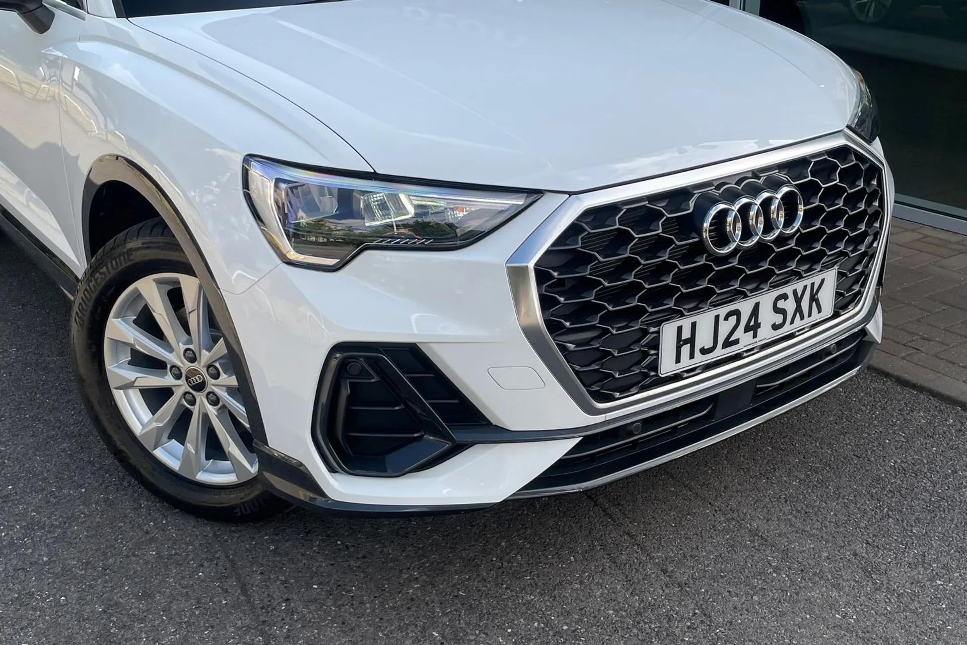 Audi Q3 thumbnail image number 14