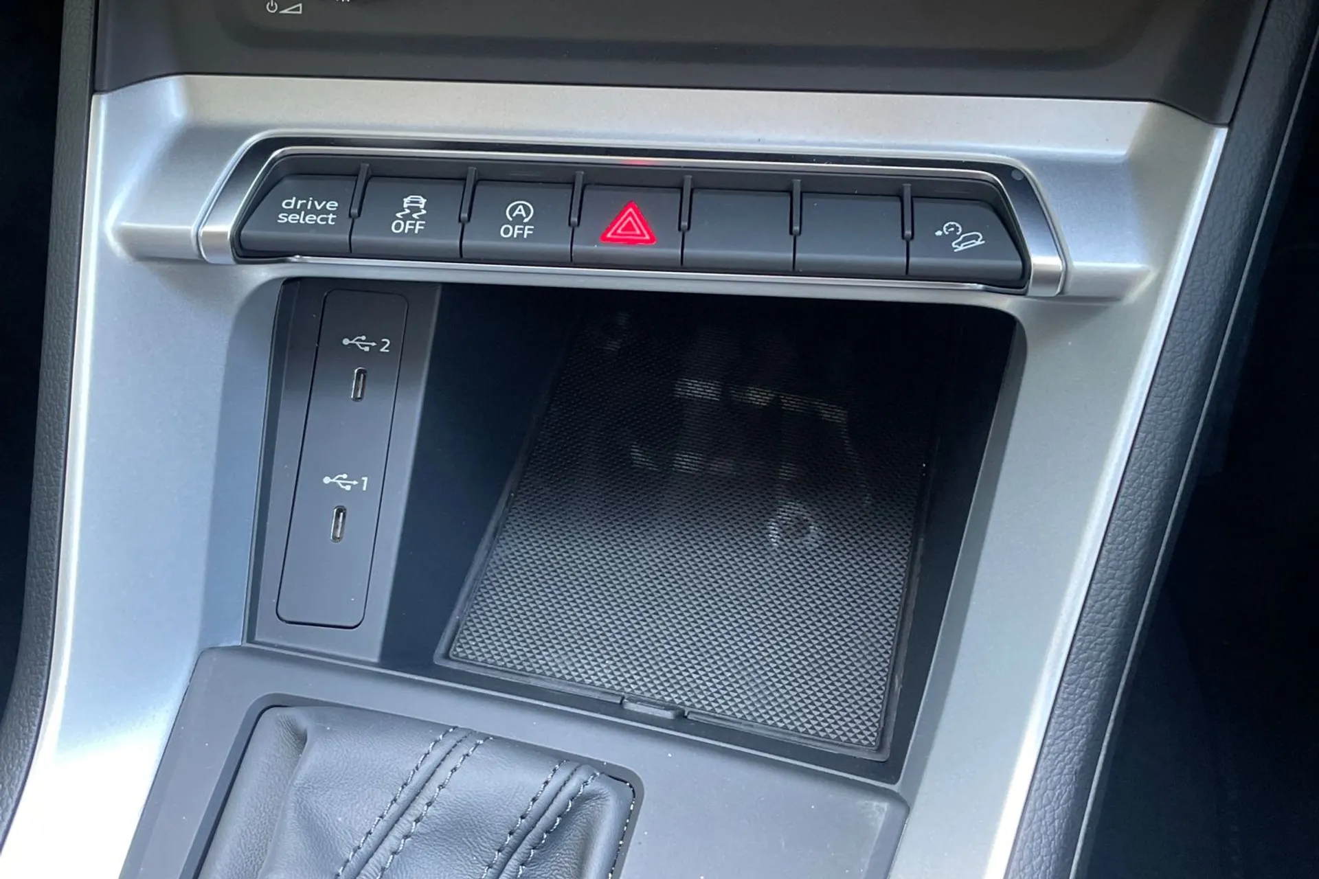 Audi Q3 thumbnail image number 43