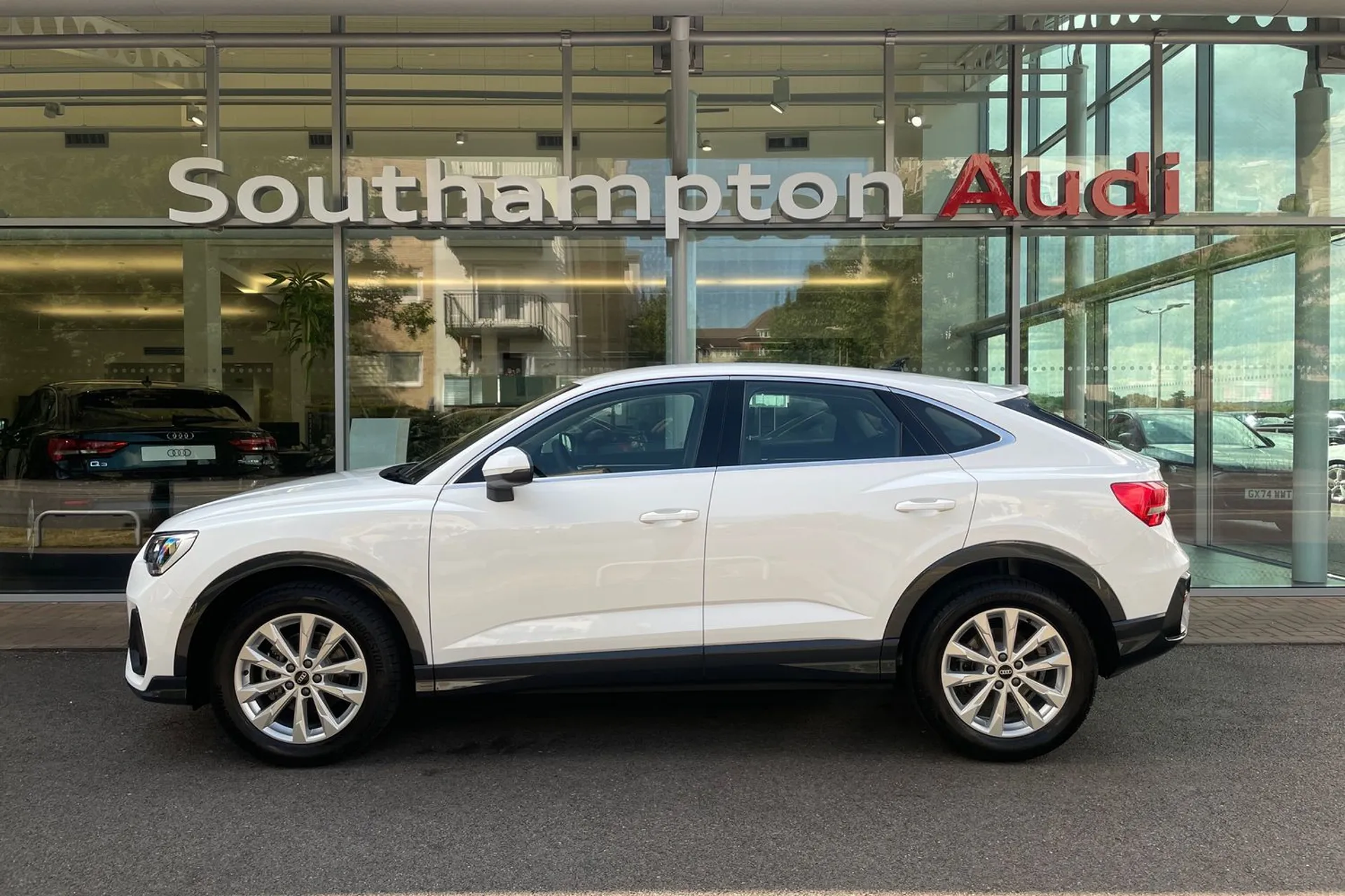Audi Q3 thumbnail image number 8