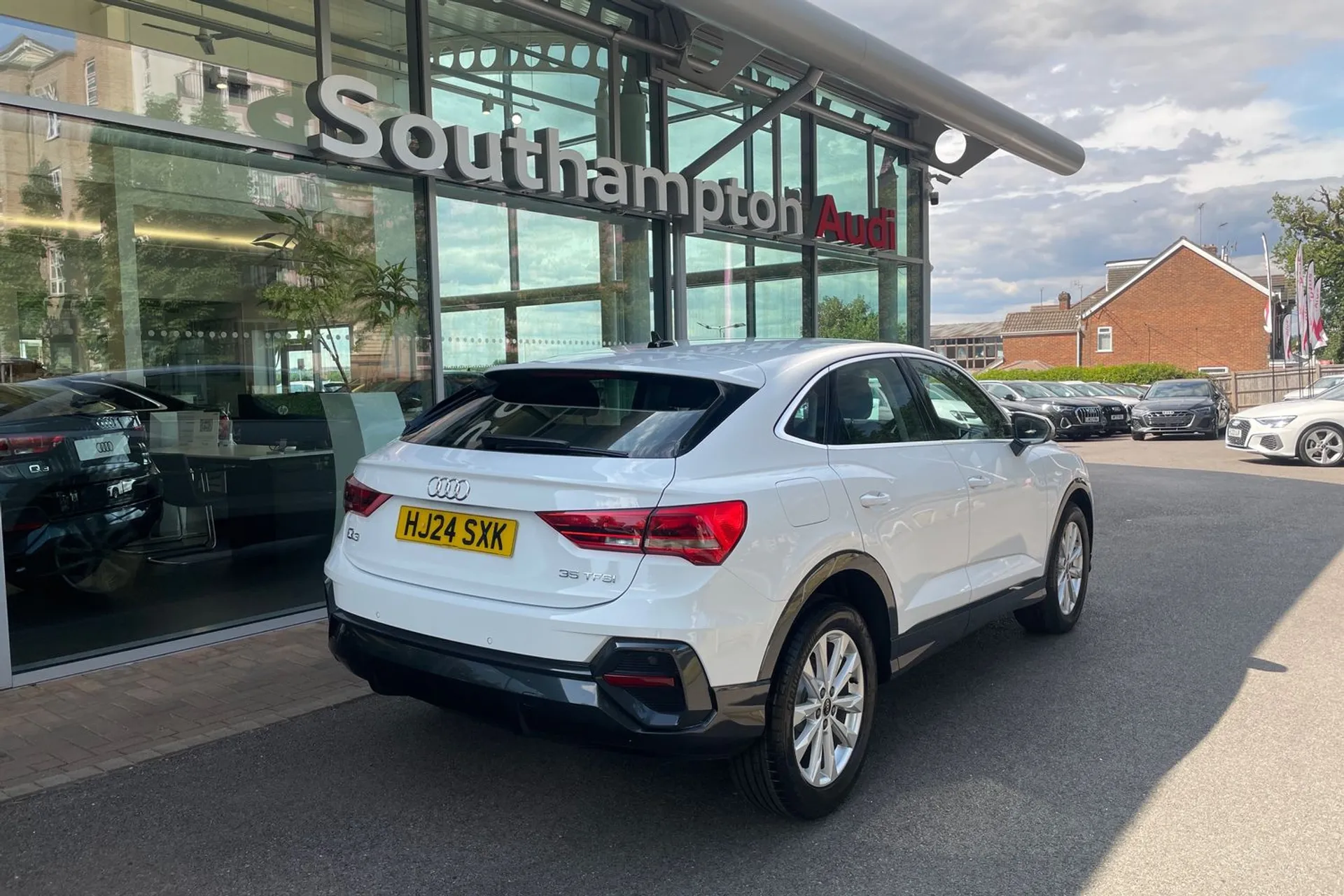 Audi Q3 thumbnail image number 5