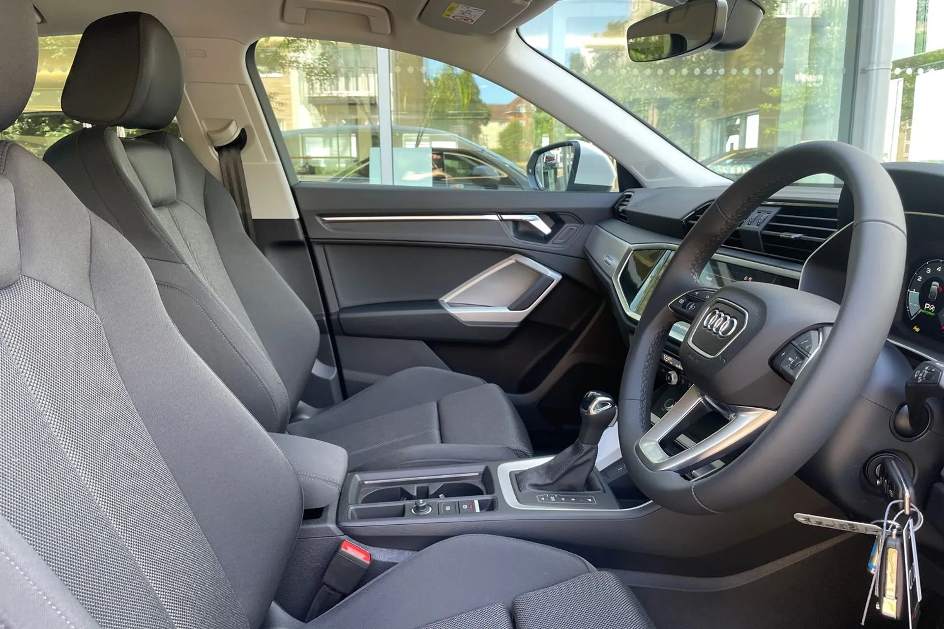 Audi Q3 thumbnail image number 24