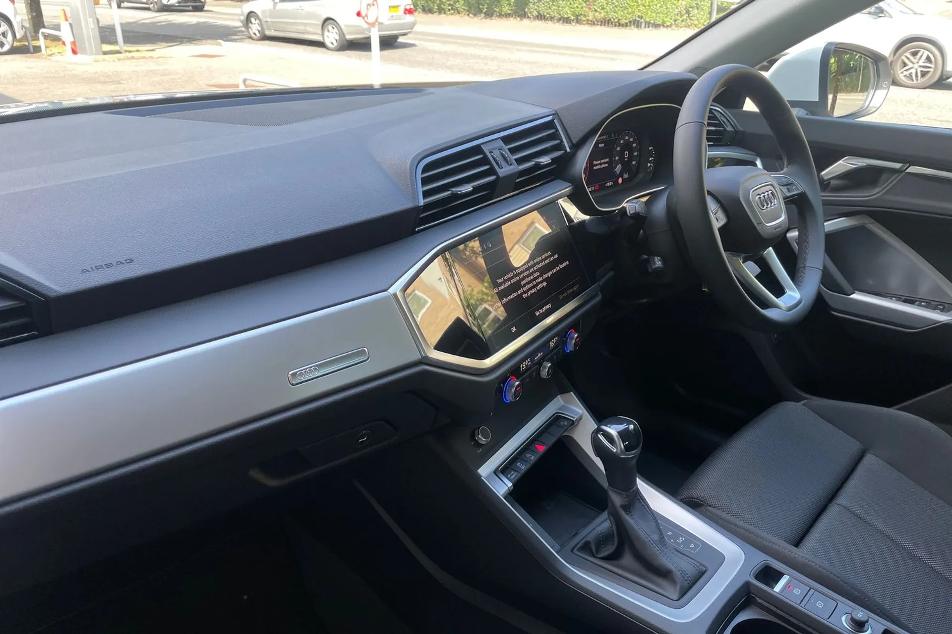 Audi Q3 thumbnail image number 26