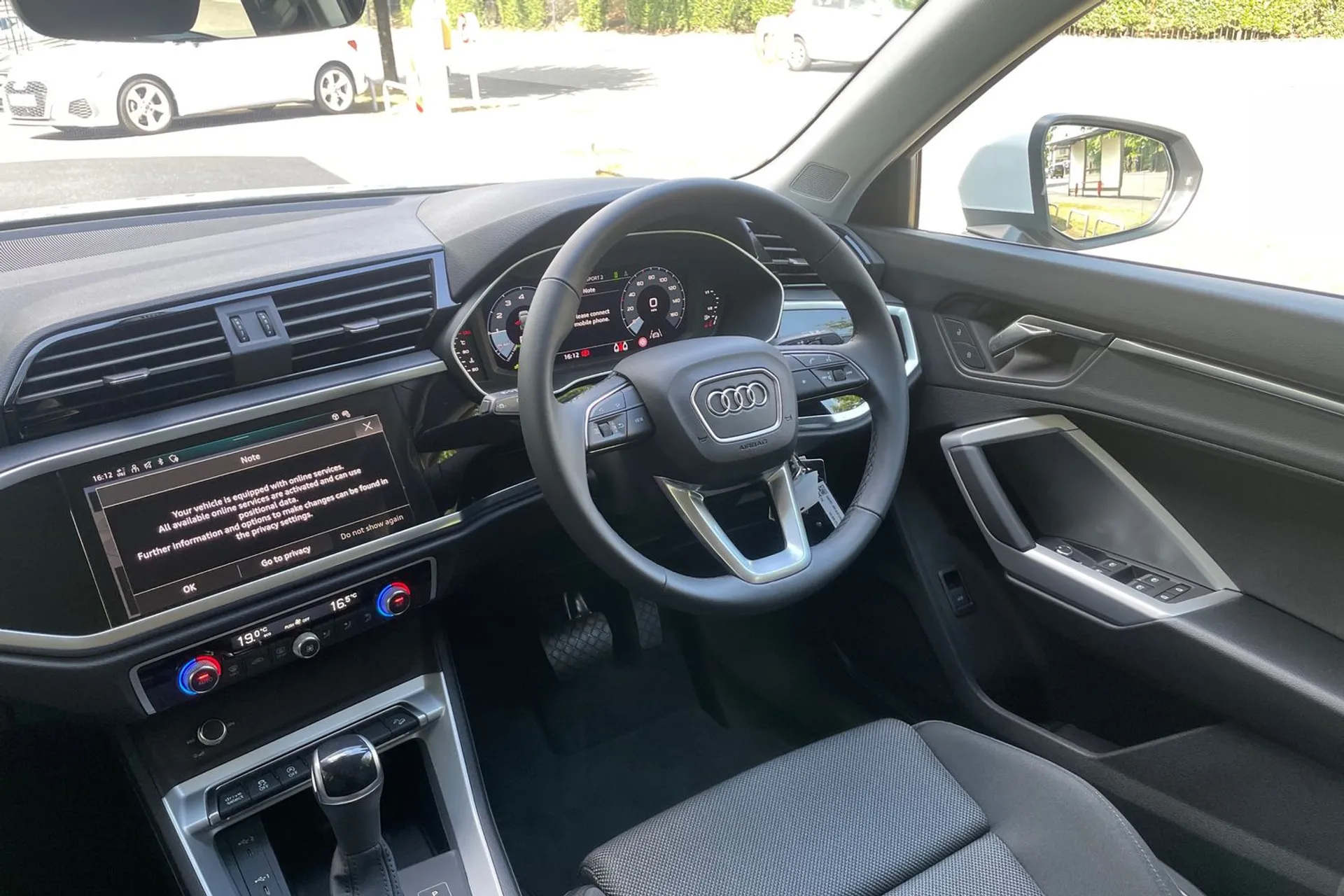 Audi Q3 thumbnail image number 32