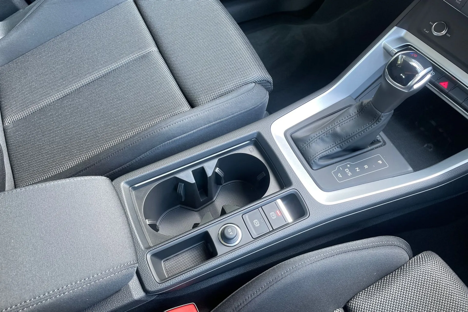 Audi Q3 thumbnail image number 40