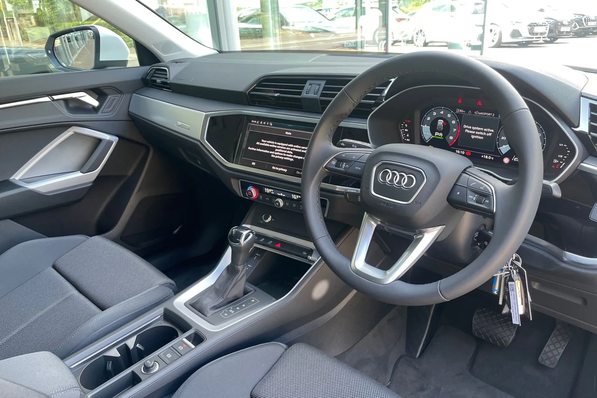 Audi Q3 thumbnail image number 25