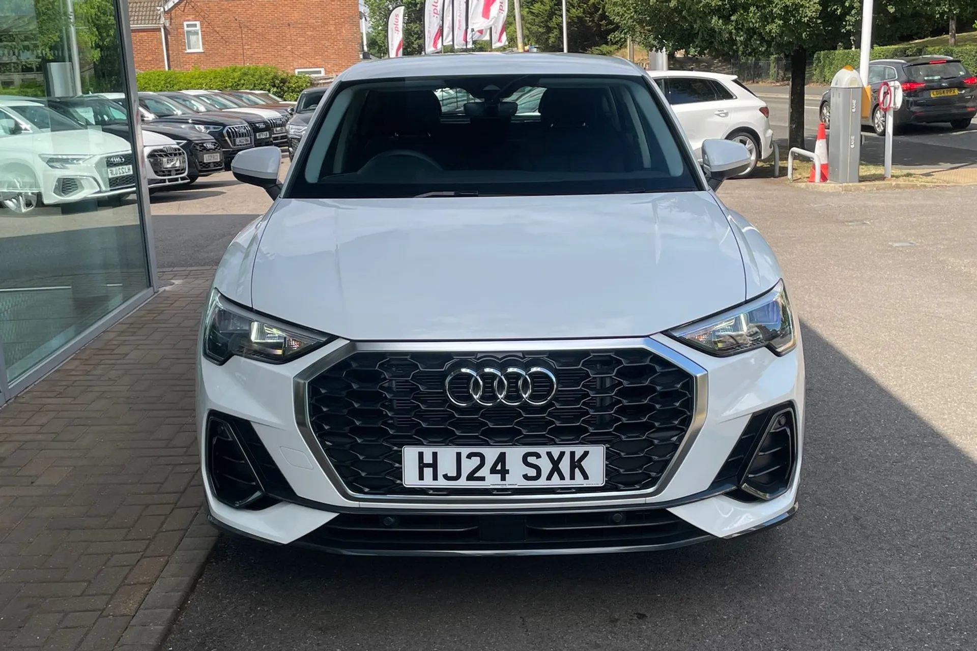 Audi Q3 thumbnail image number 10