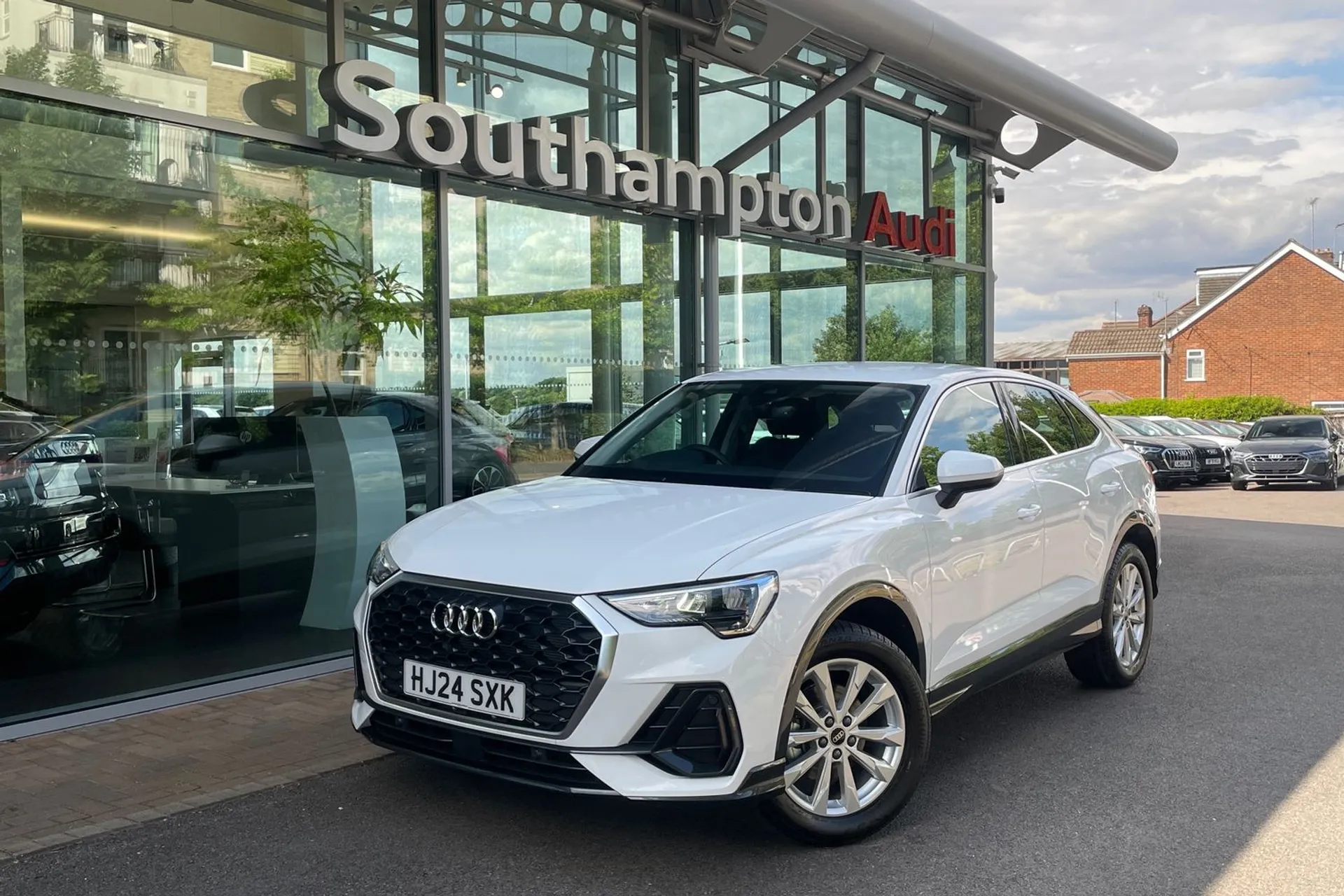 Audi Q3 thumbnail image number 9