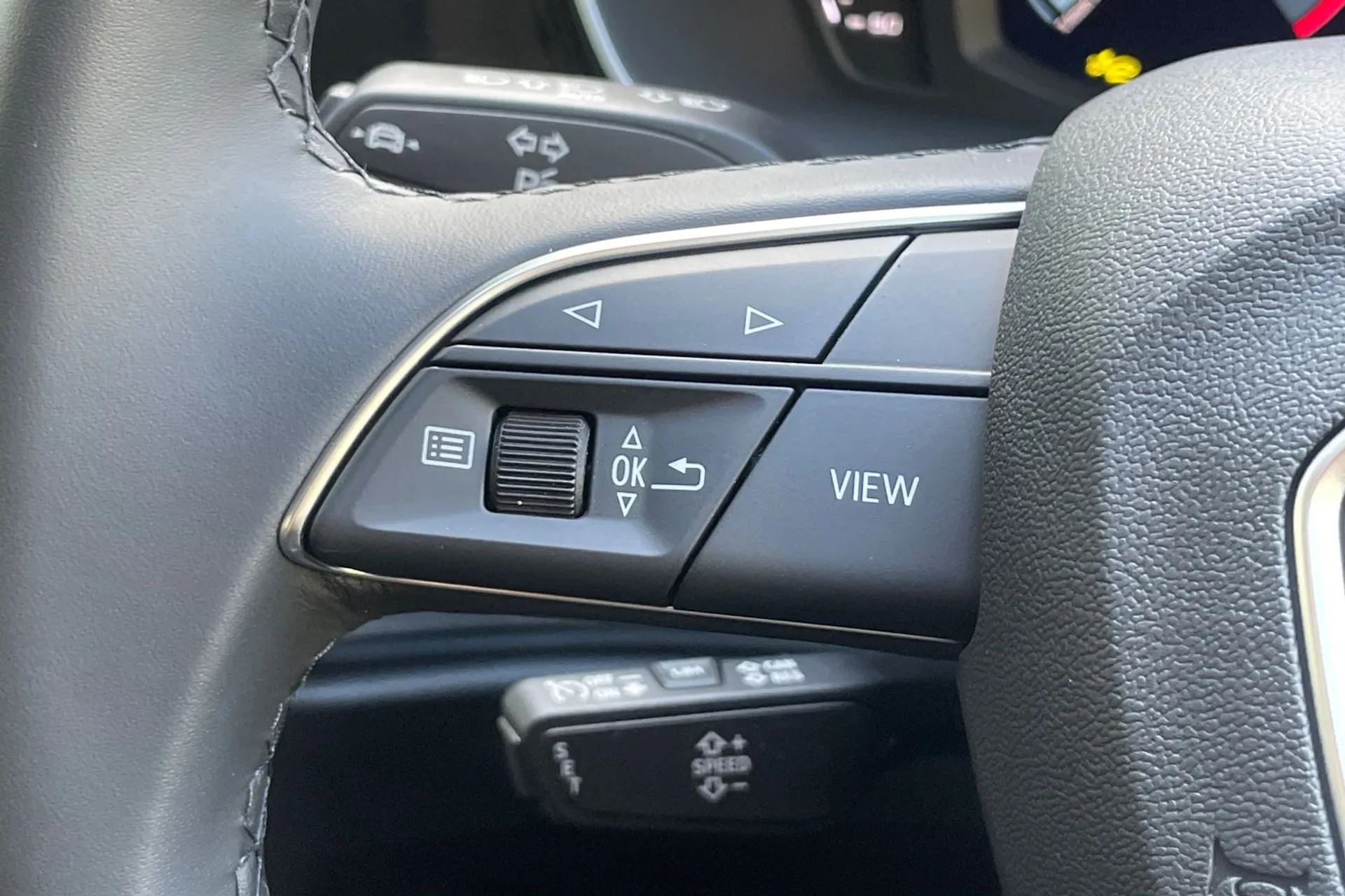 Audi Q3 thumbnail image number 35