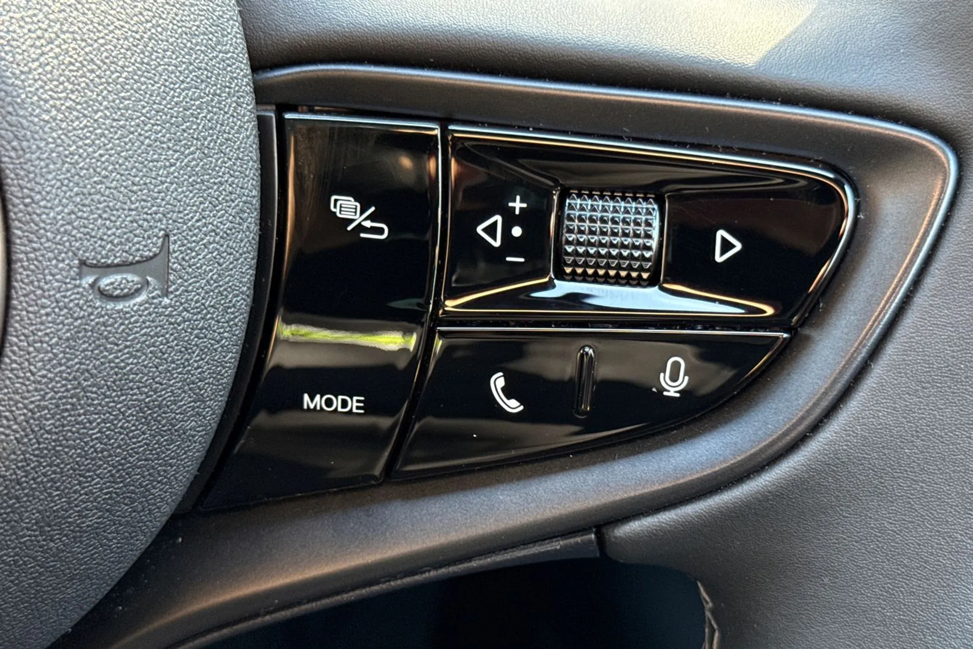 BYD SEAL thumbnail image number 38