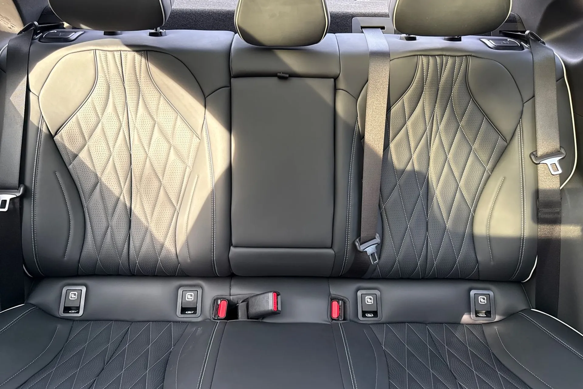 BYD SEAL thumbnail image number 32