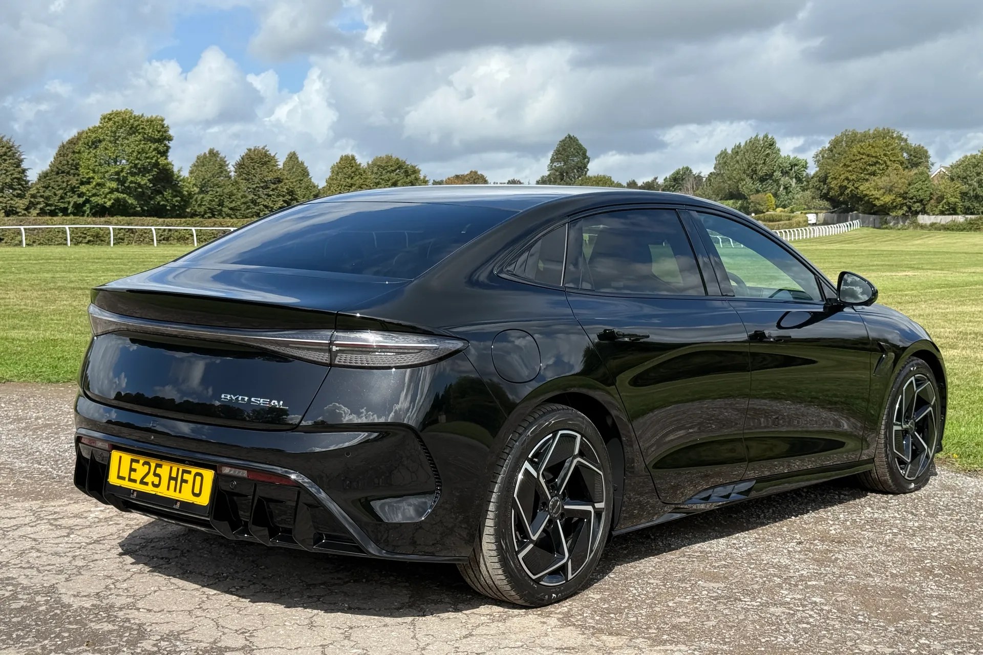 BYD SEAL thumbnail image number 16