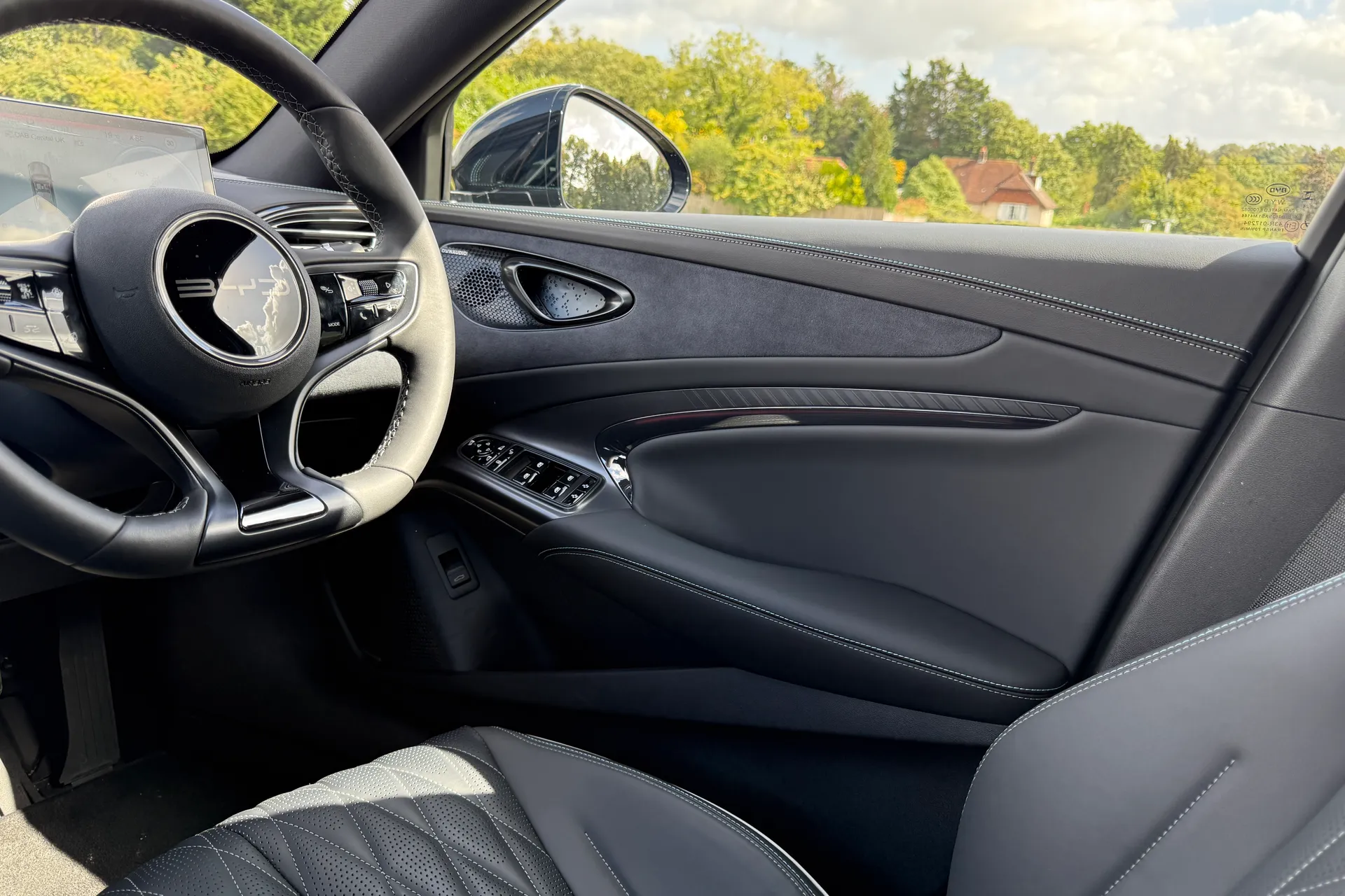 BYD SEAL thumbnail image number 36