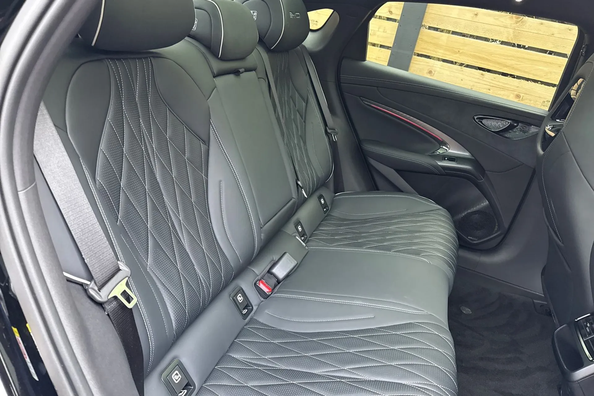 BYD SEAL thumbnail image number 23