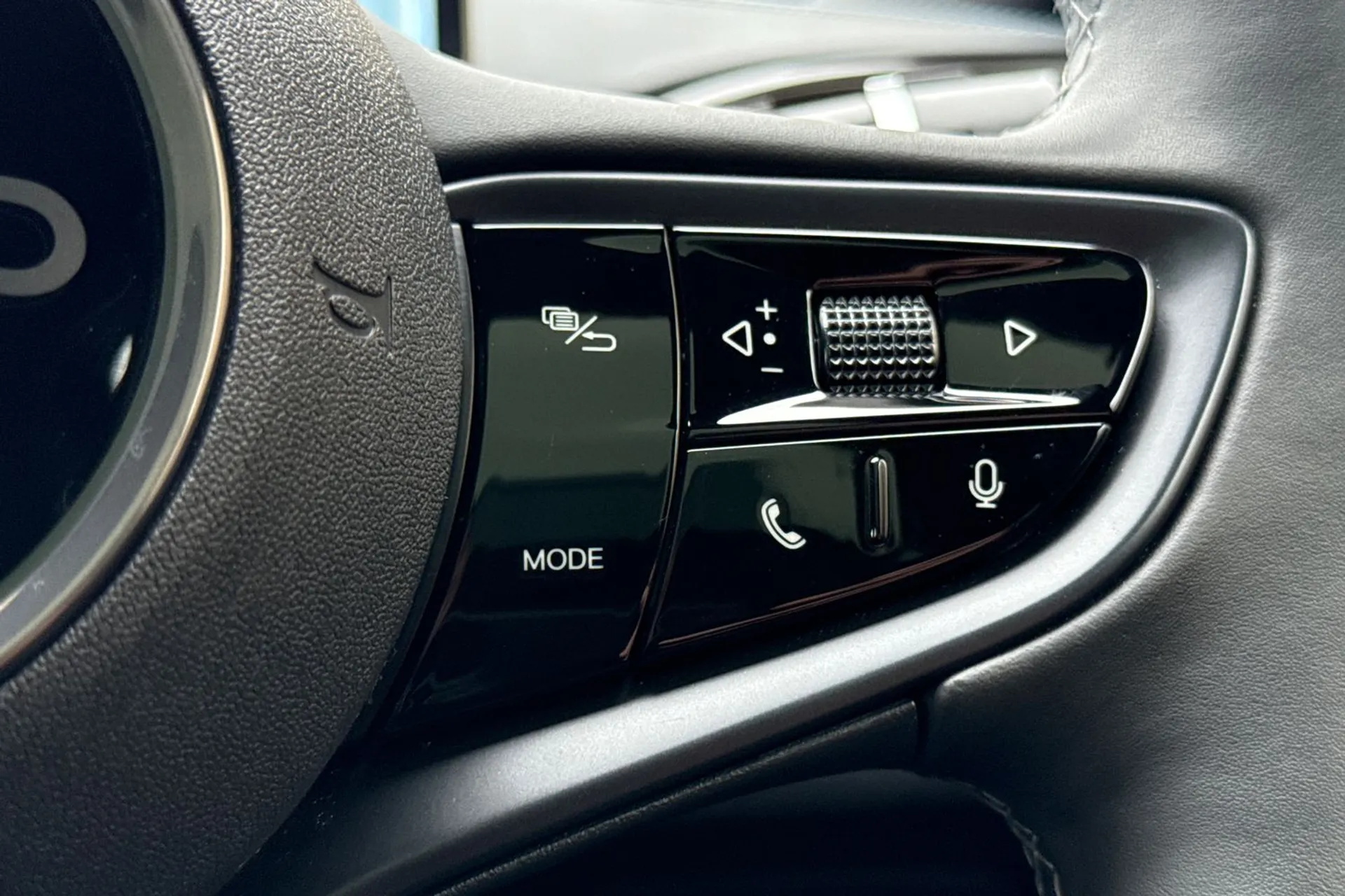 BYD SEAL thumbnail image number 38